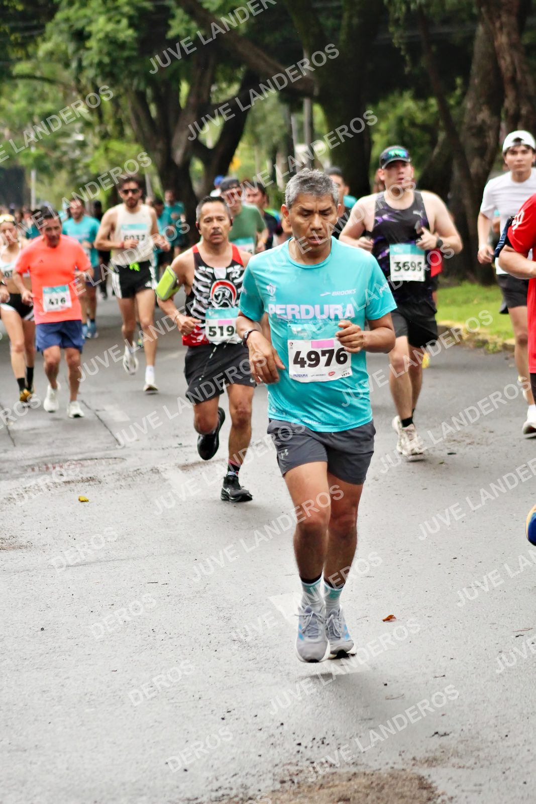Foto del MEDIO MARATÓN ATLAS en Av. Patria, frente al Parque El Polvorín, Zapopan a las 08:15 · dorsal 3695, 4976, 519, 416