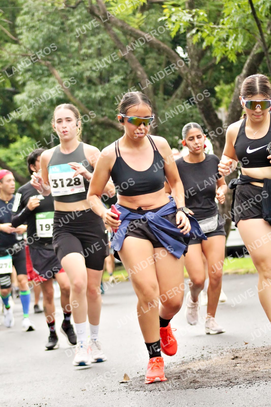 Foto del MEDIO MARATÓN ATLAS en Av. Patria, frente al Parque El Polvorín, Zapopan a las 08:31 · dorsal 3128, 19