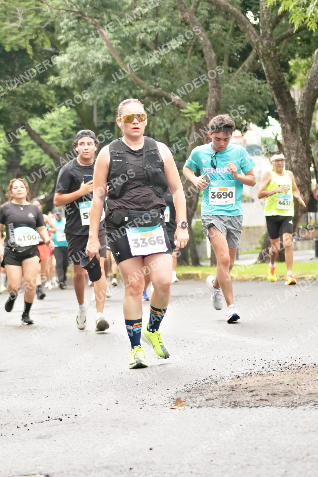 Foto del MEDIO MARATÓN ATLAS en Av. Patria, frente al Parque El Polvorín, Zapopan a las 08:36 · dorsal 3690, 3366, 4100, 4633