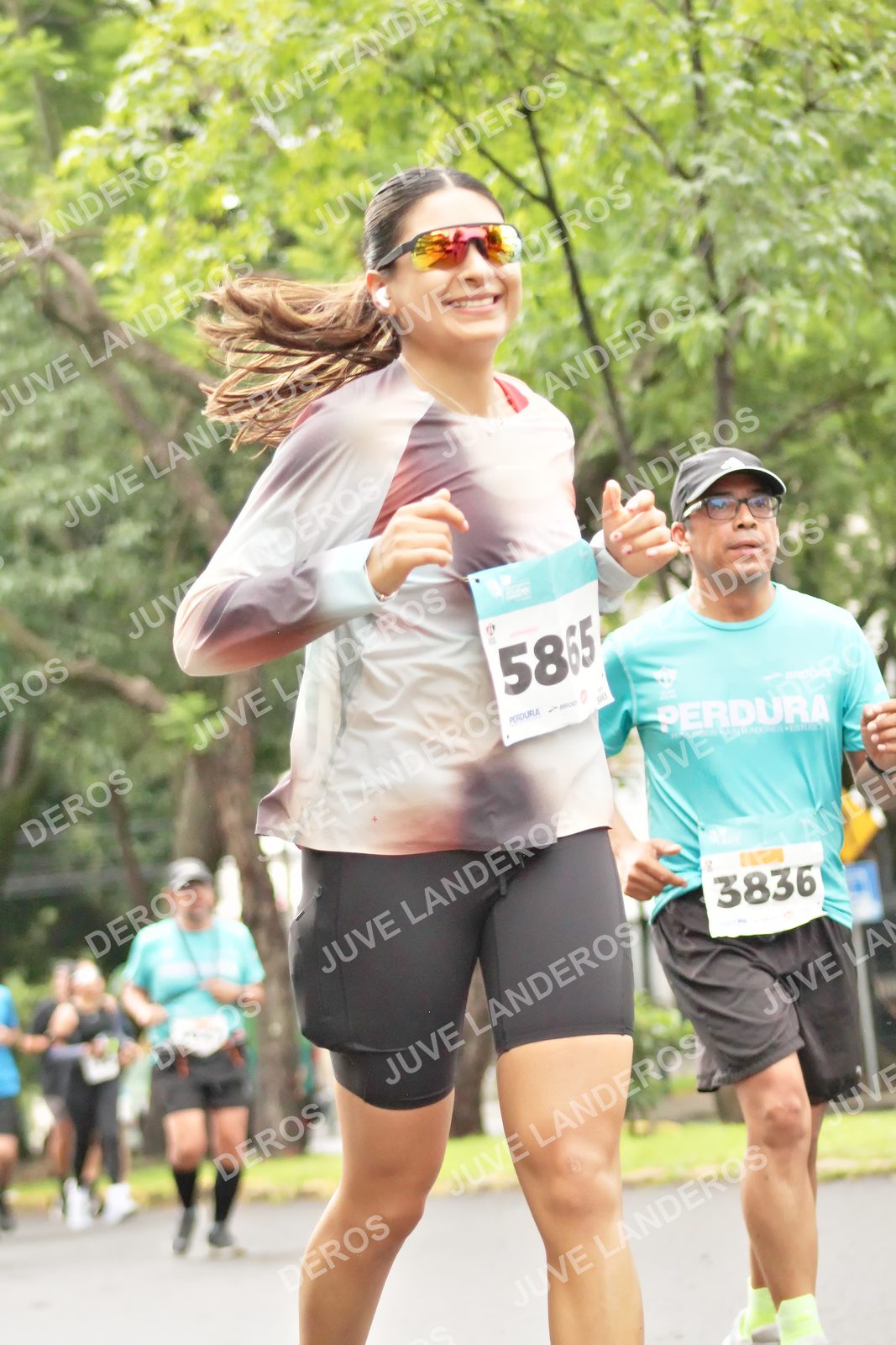 Foto del MEDIO MARATÓN ATLAS en Av. Patria, frente al Parque El Polvorín, Zapopan a las 08:43 · dorsal 3836, 5865