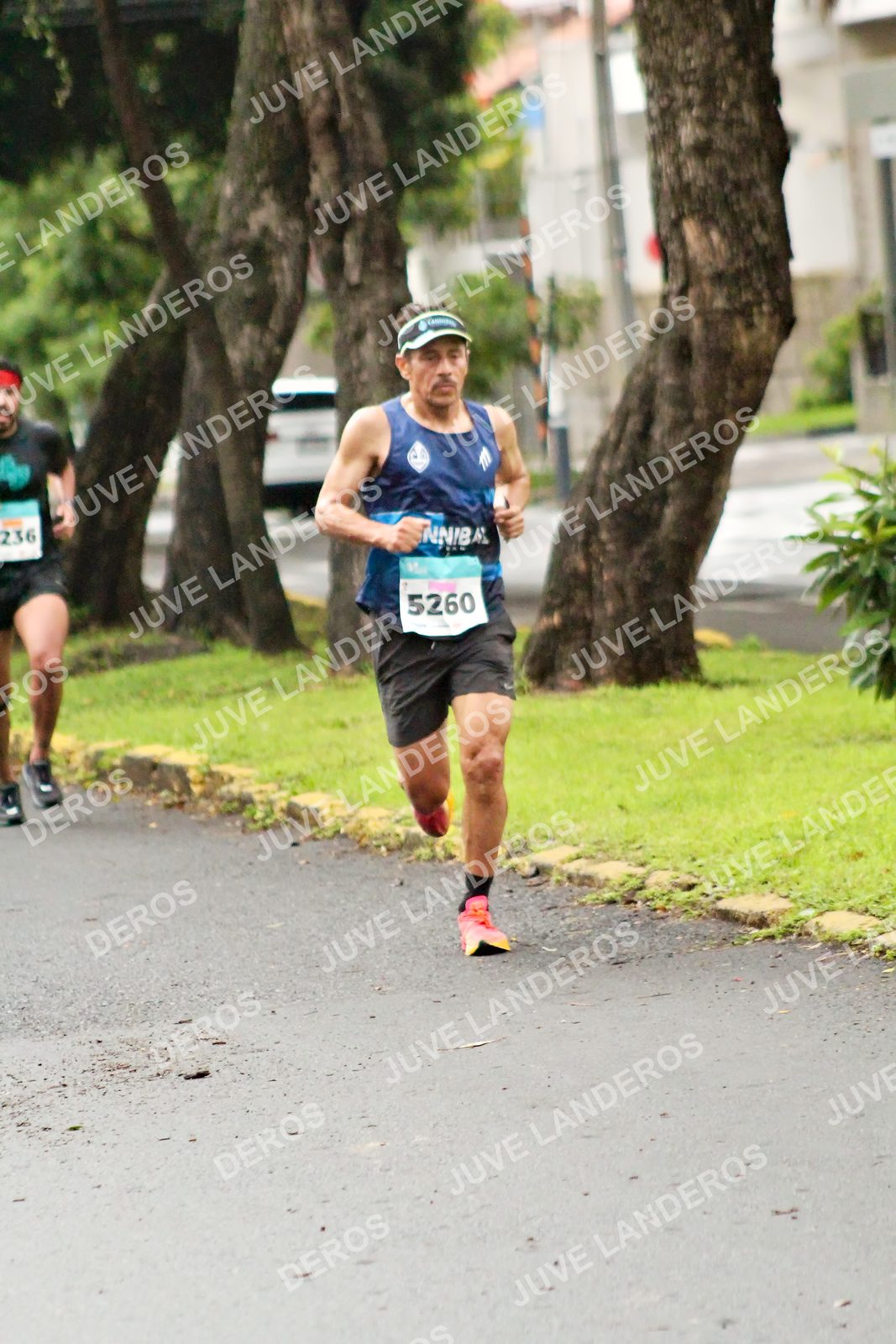 Foto del MEDIO MARATÓN ATLAS en Av. Patria, frente al Parque El Polvorín, Zapopan a las 08:02 · dorsal 5260, 236