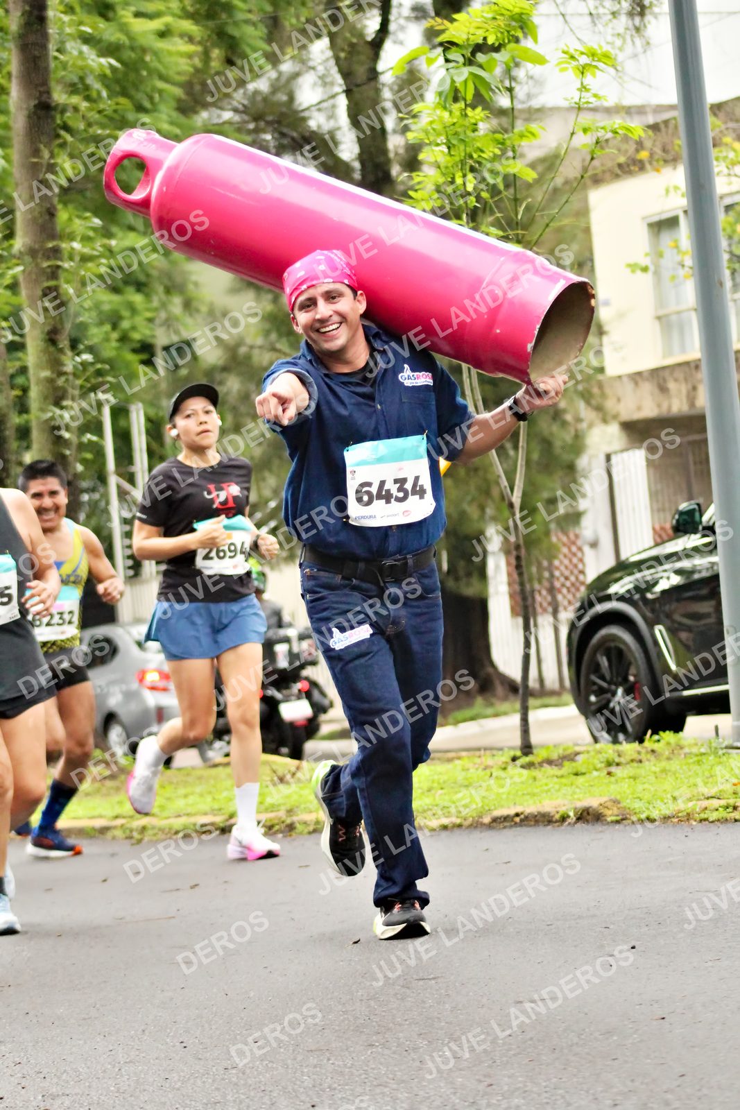 Foto del MEDIO MARATÓN ATLAS en Av. Patria, frente al Parque El Polvorín, Zapopan a las 08:27 · dorsal 6434, 2694, 6232, 5