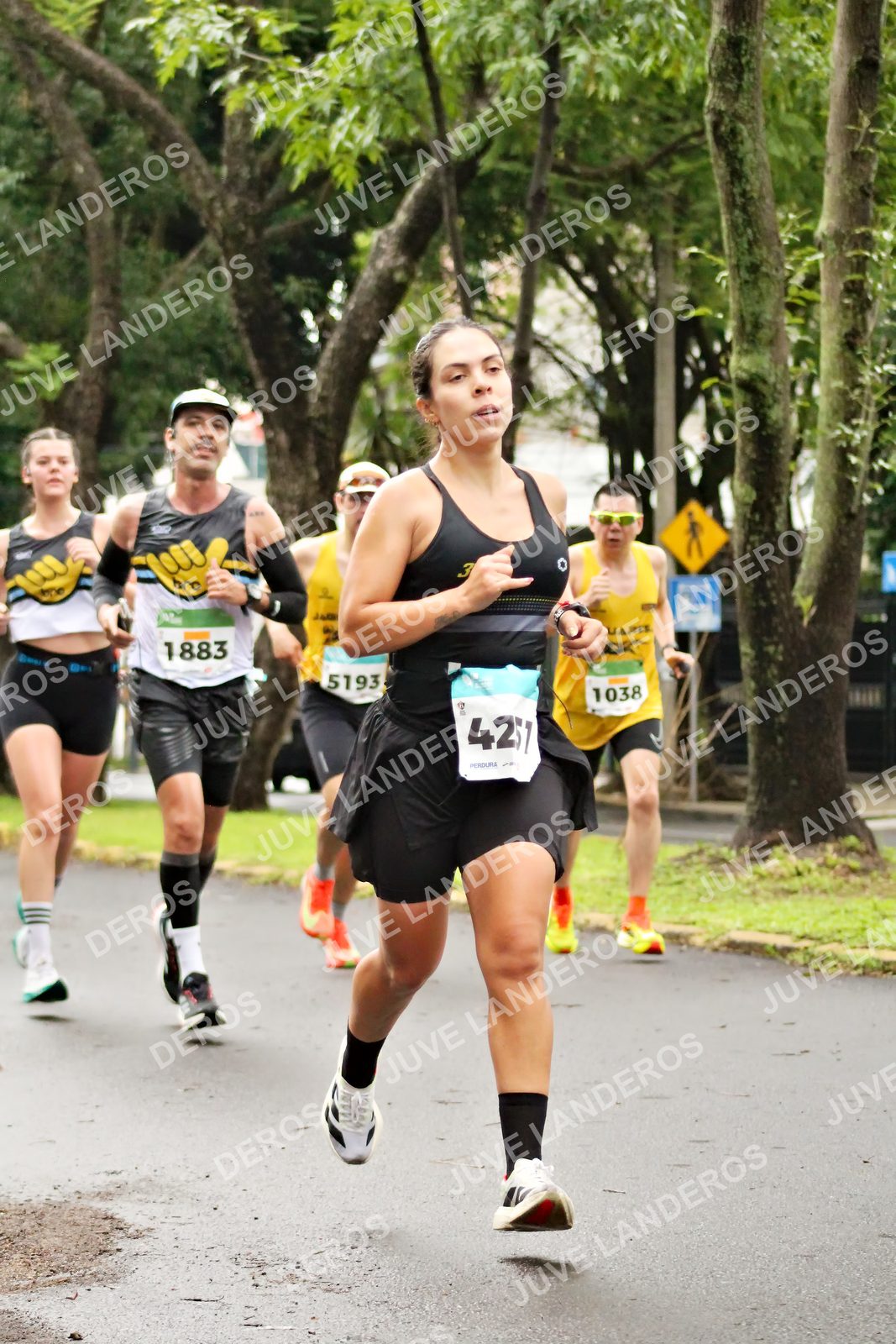 Foto del MEDIO MARATÓN ATLAS en Av. Patria, frente al Parque El Polvorín, Zapopan a las 08:16 · dorsal 1038, 5193, 1883, 3