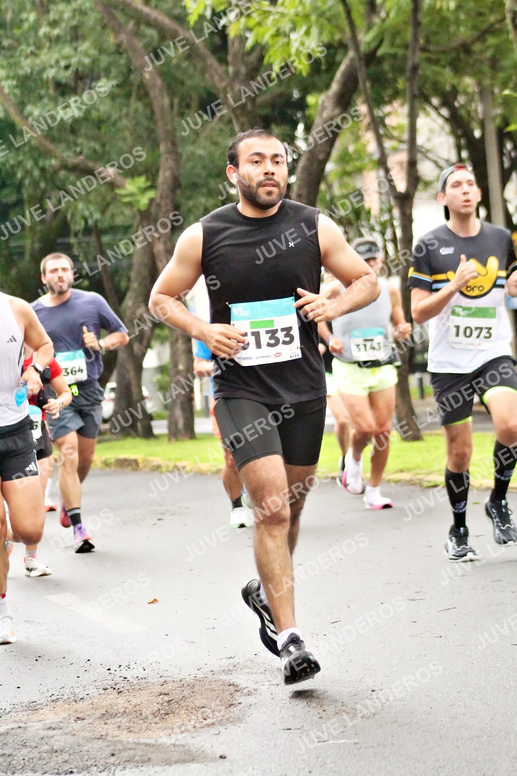 Foto del MEDIO MARATÓN ATLAS en Av. Patria, frente al Parque El Polvorín, Zapopan a las 08:16 · dorsal 1073, 364, 3143, 133
