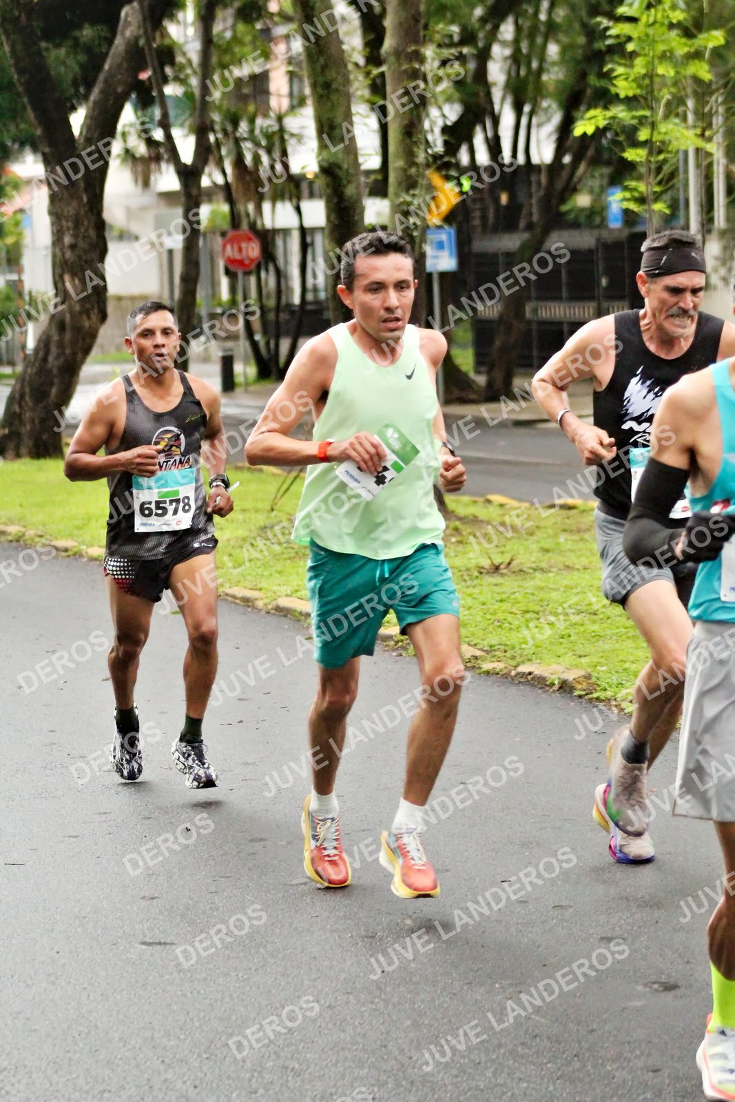 Foto del MEDIO MARATÓN ATLAS en Av. Patria, frente al Parque El Polvorín, Zapopan a las 07:57 · dorsal 6578