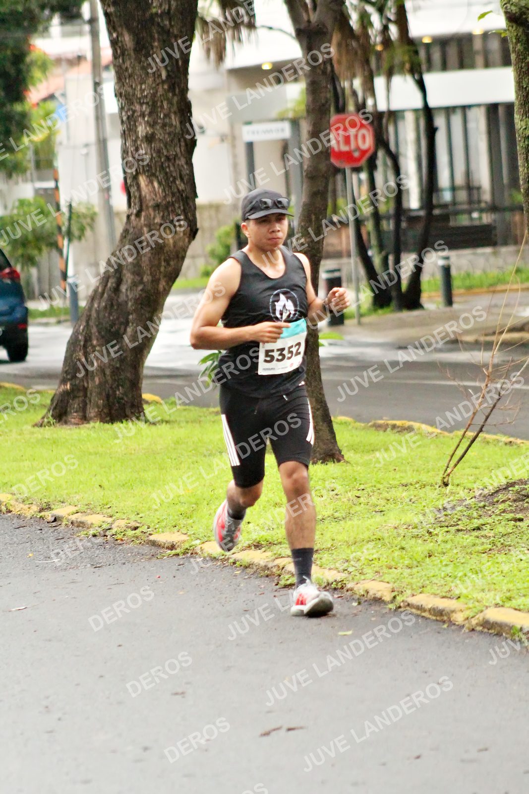 Foto del MEDIO MARATÓN ATLAS en Av. Patria, frente al Parque El Polvorín, Zapopan a las 08:06 · dorsal 5352