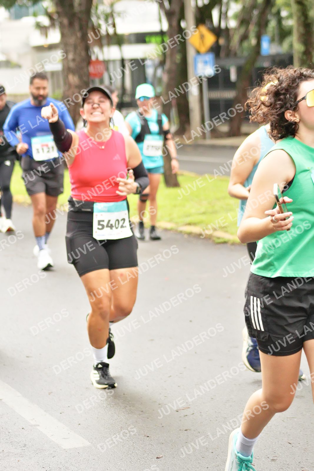 Foto del MEDIO MARATÓN ATLAS en Av. Patria, frente al Parque El Polvorín, Zapopan a las 08:52 · dorsal 5402
