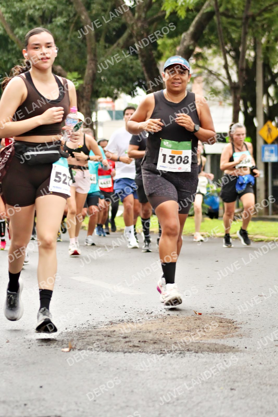 Foto del MEDIO MARATÓN ATLAS en Av. Patria, frente al Parque El Polvorín, Zapopan a las 08:37 · dorsal 1308, 40, 527
