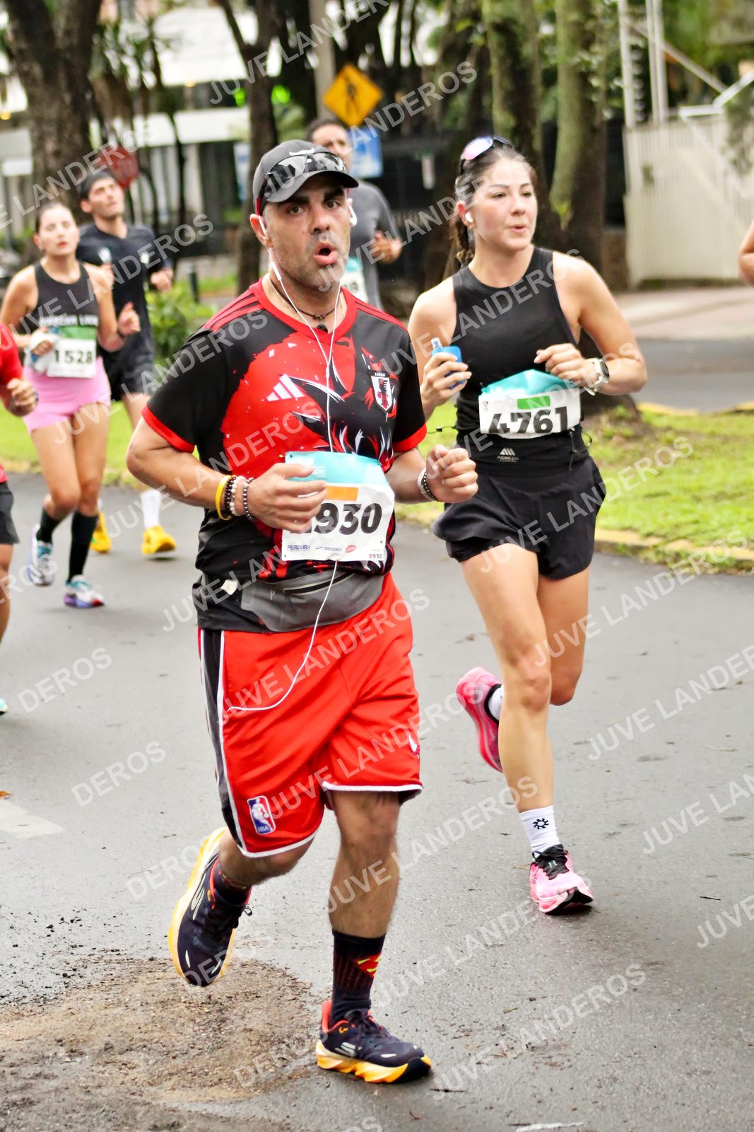 Foto del MEDIO MARATÓN ATLAS en Av. Patria, frente al Parque El Polvorín, Zapopan a las 08:21 · dorsal 930, 4761, 1528