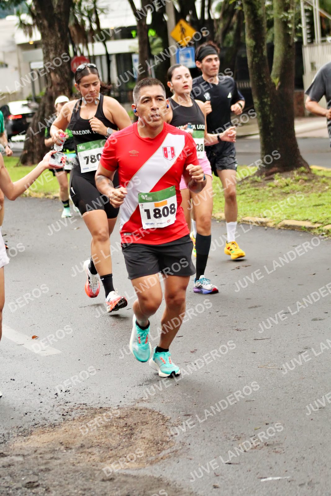 Foto del MEDIO MARATÓN ATLAS en Av. Patria, frente al Parque El Polvorín, Zapopan a las 08:21 · dorsal 28, 1808, 780