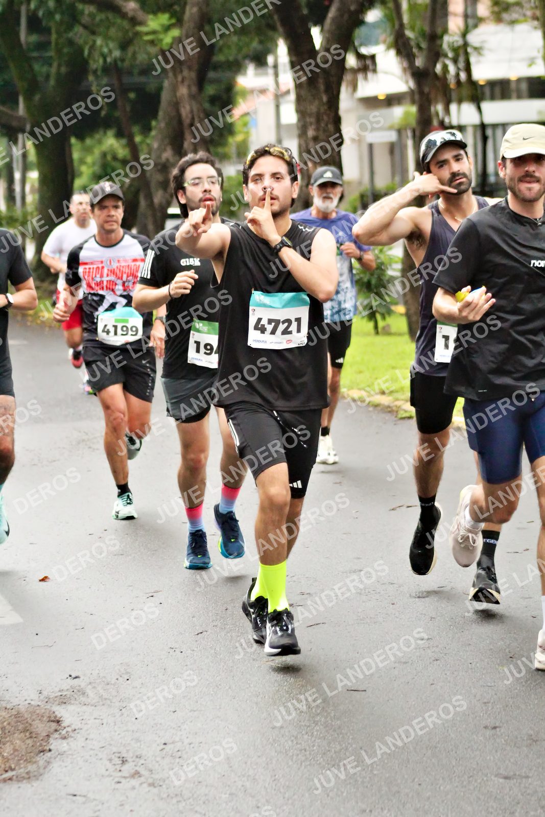 Foto del MEDIO MARATÓN ATLAS en Av. Patria, frente al Parque El Polvorín, Zapopan a las 08:10 · dorsal 4721, 4199, 1, 19