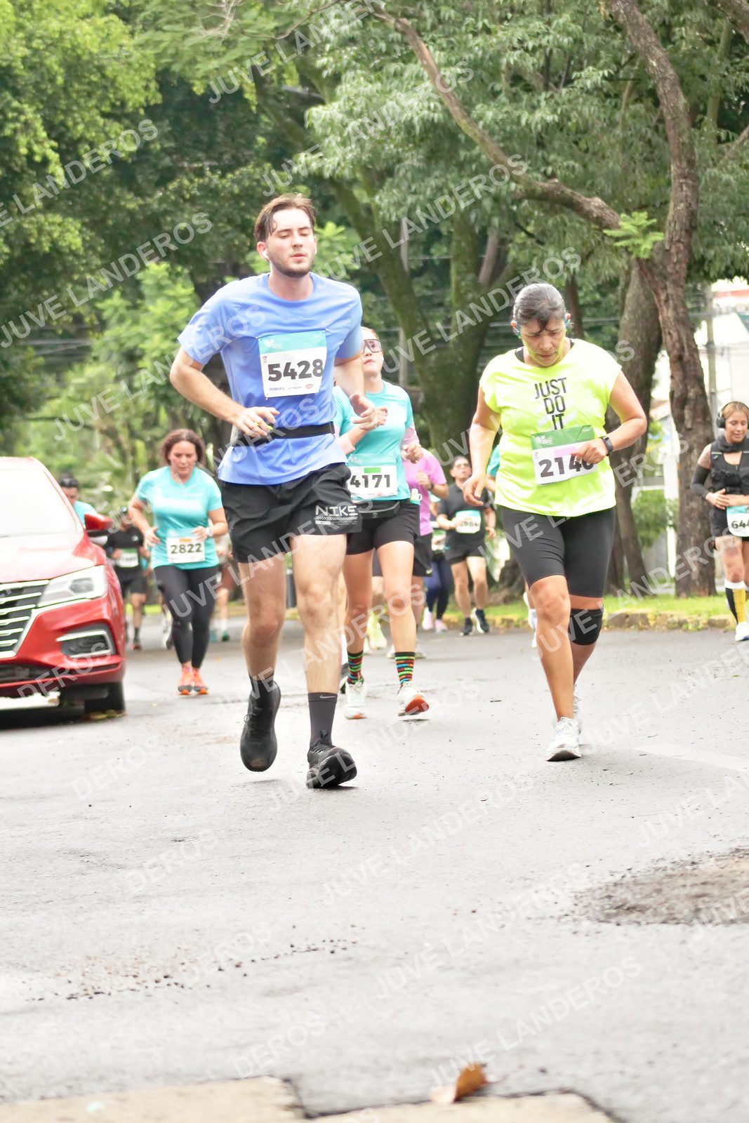 Foto del MEDIO MARATÓN ATLAS en Av. Patria, frente al Parque El Polvorín, Zapopan a las 08:45 · dorsal 5428, 2822, 64, 4171