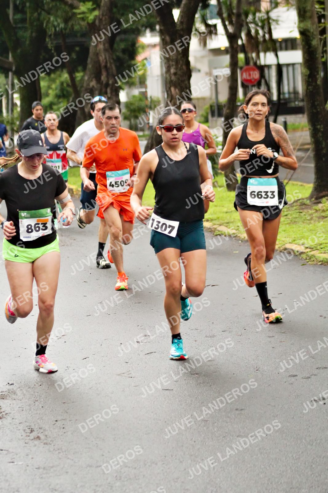 Foto del MEDIO MARATÓN ATLAS en Av. Patria, frente al Parque El Polvorín, Zapopan a las 08:09 · dorsal 1307, 6633, 863