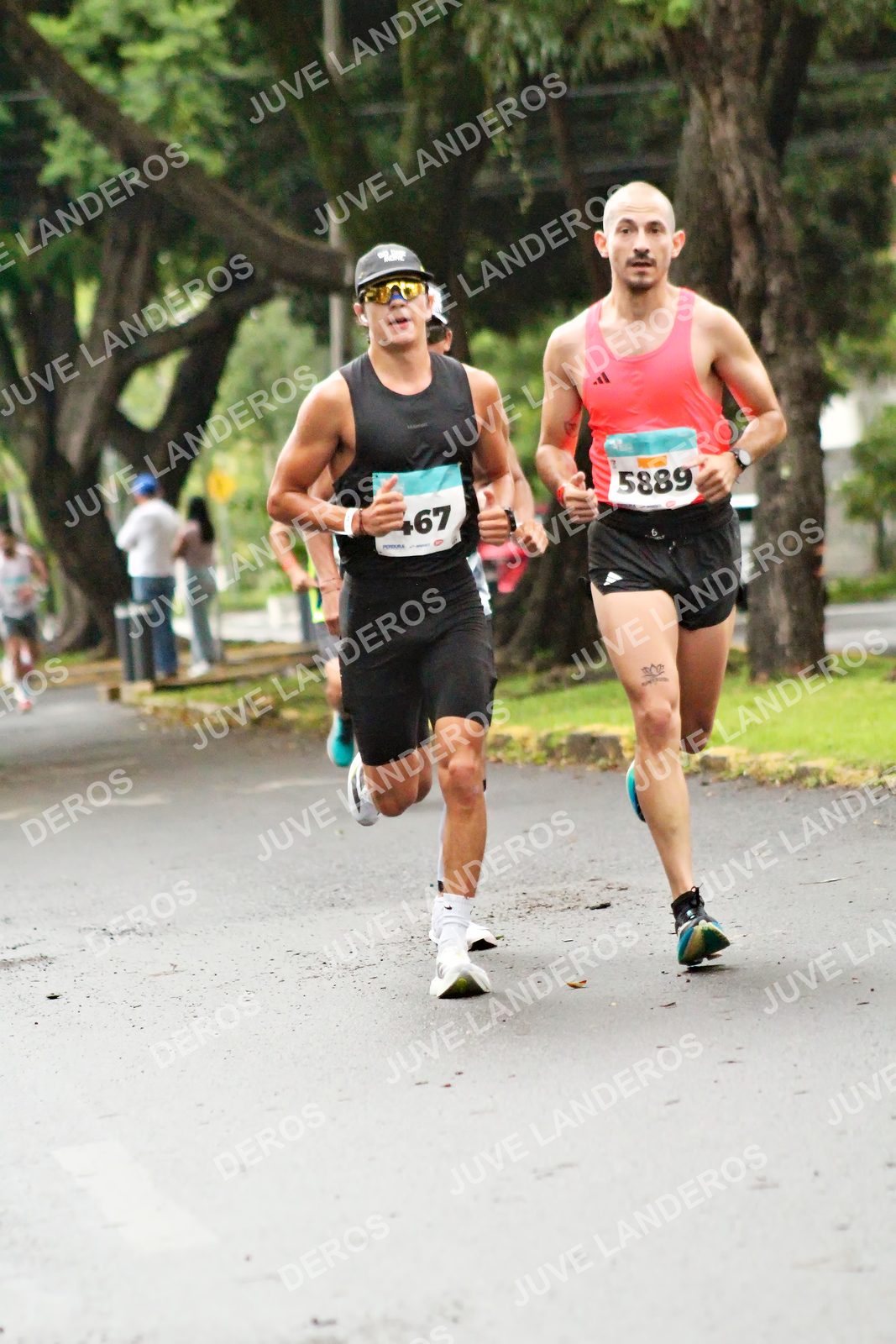 Foto del MEDIO MARATÓN ATLAS en Av. Patria, frente al Parque El Polvorín, Zapopan a las 07:59 · dorsal 5889