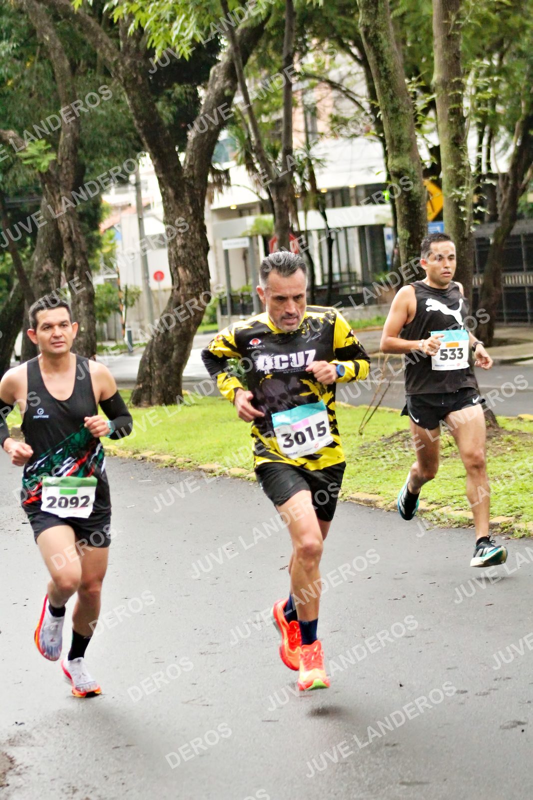 Foto del MEDIO MARATÓN ATLAS en Av. Patria, frente al Parque El Polvorín, Zapopan a las 08:04 · dorsal 533, 2092, 3015