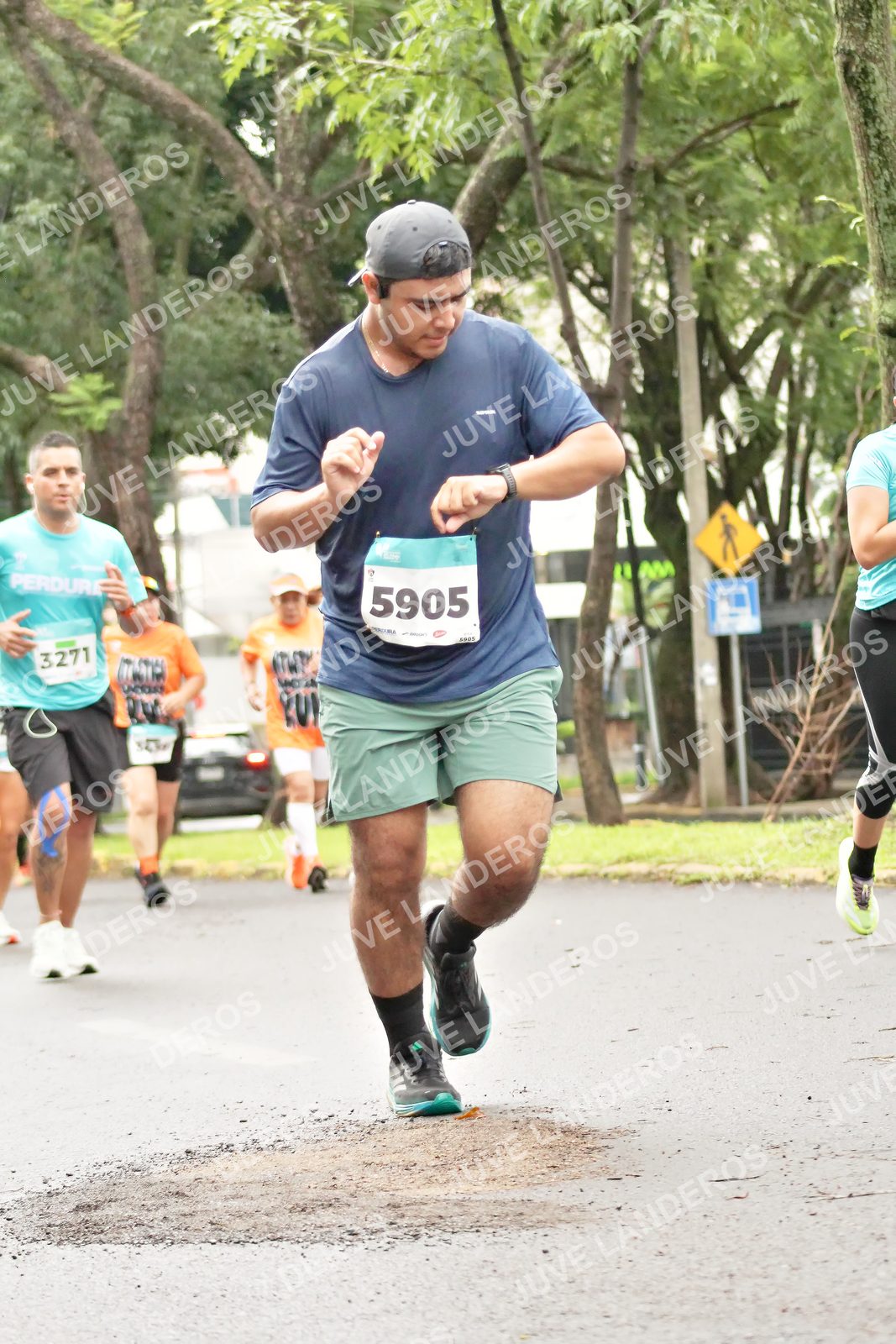 Foto del MEDIO MARATÓN ATLAS en Av. Patria, frente al Parque El Polvorín, Zapopan a las 08:41 · dorsal 5905, 3271