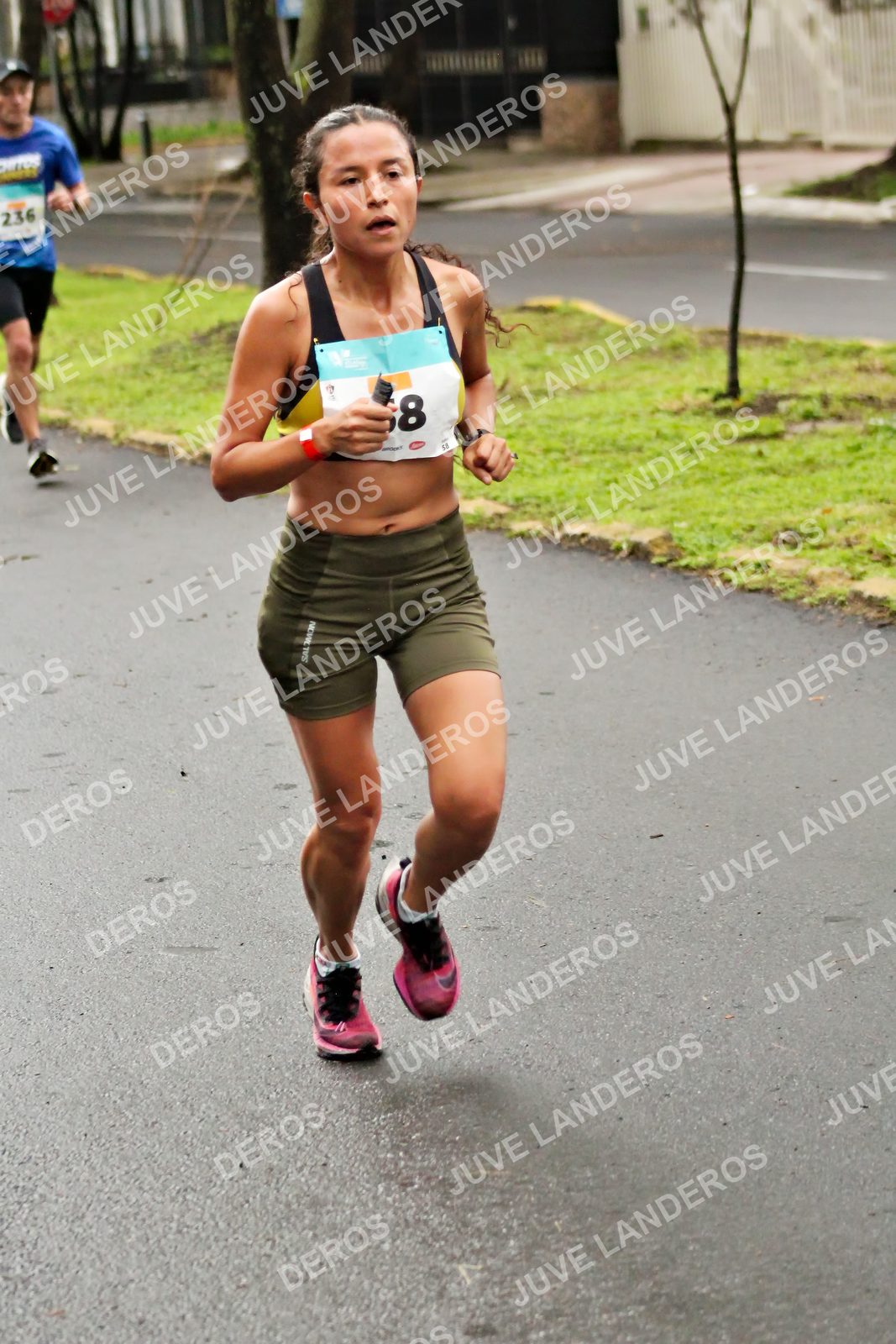 Foto del MEDIO MARATÓN ATLAS en Av. Patria, frente al Parque El Polvorín, Zapopan a las 08:06 · dorsal 8, 236