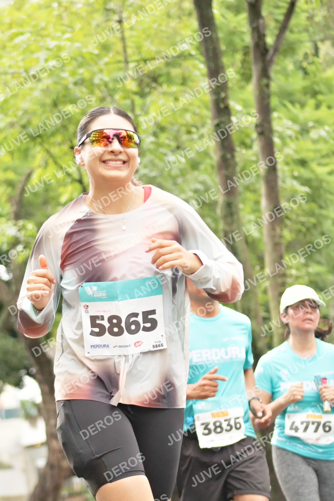 Foto del MEDIO MARATÓN ATLAS en Av. Patria, frente al Parque El Polvorín, Zapopan a las 08:43 · dorsal 5865, 4776, 3836