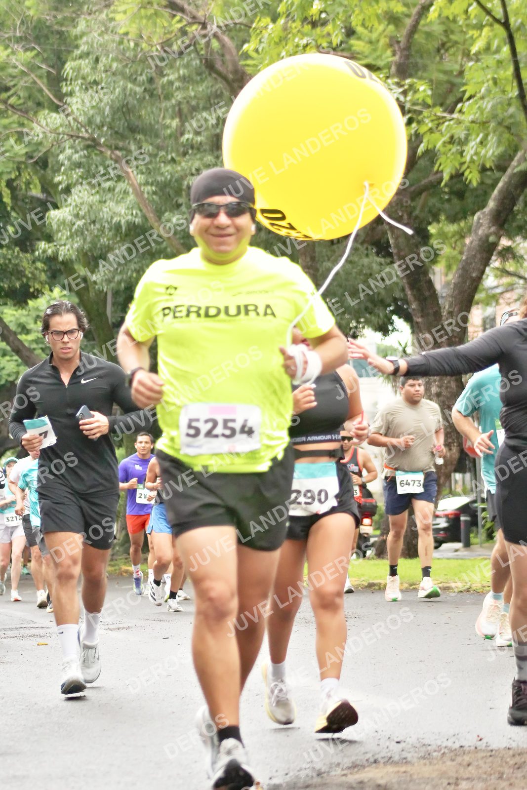 Foto del MEDIO MARATÓN ATLAS en Av. Patria, frente al Parque El Polvorín, Zapopan a las 08:33 · dorsal 290, 5254, 6473, 3213