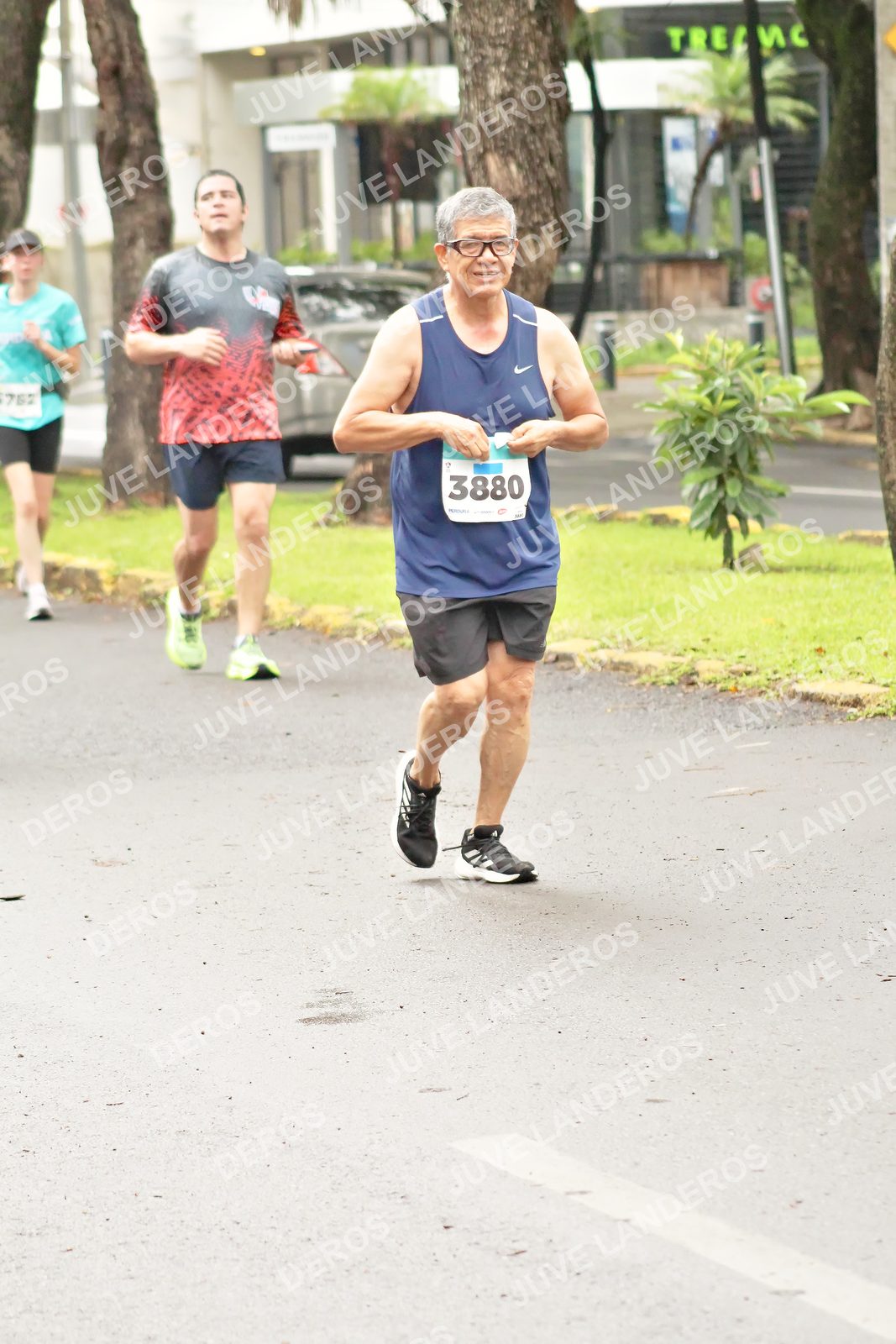 Foto del MEDIO MARATÓN ATLAS en Av. Patria, frente al Parque El Polvorín, Zapopan a las 08:49 · dorsal 3880, 757