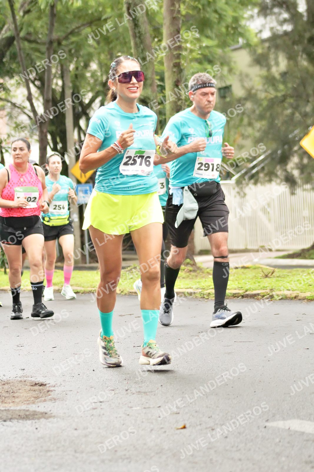 Foto del MEDIO MARATÓN ATLAS en Av. Patria, frente al Parque El Polvorín, Zapopan a las 08:36 · dorsal 254, 2, 2576, 2918