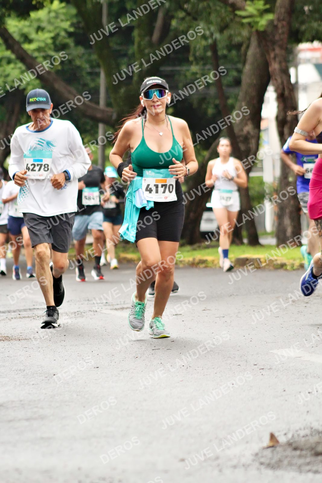 Foto del MEDIO MARATÓN ATLAS en Av. Patria, frente al Parque El Polvorín, Zapopan a las 08:29 · dorsal 4170, 4278