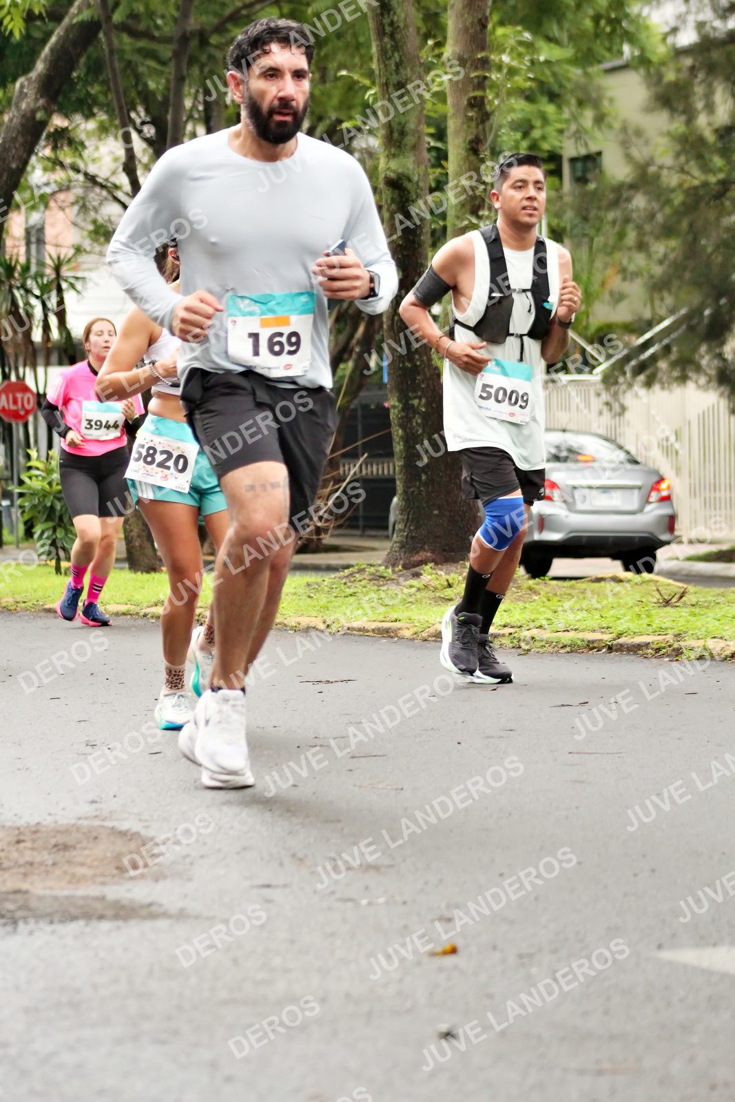 Foto del MEDIO MARATÓN ATLAS en Av. Patria, frente al Parque El Polvorín, Zapopan a las 08:29 · dorsal 5820, 5009, 169, 3944