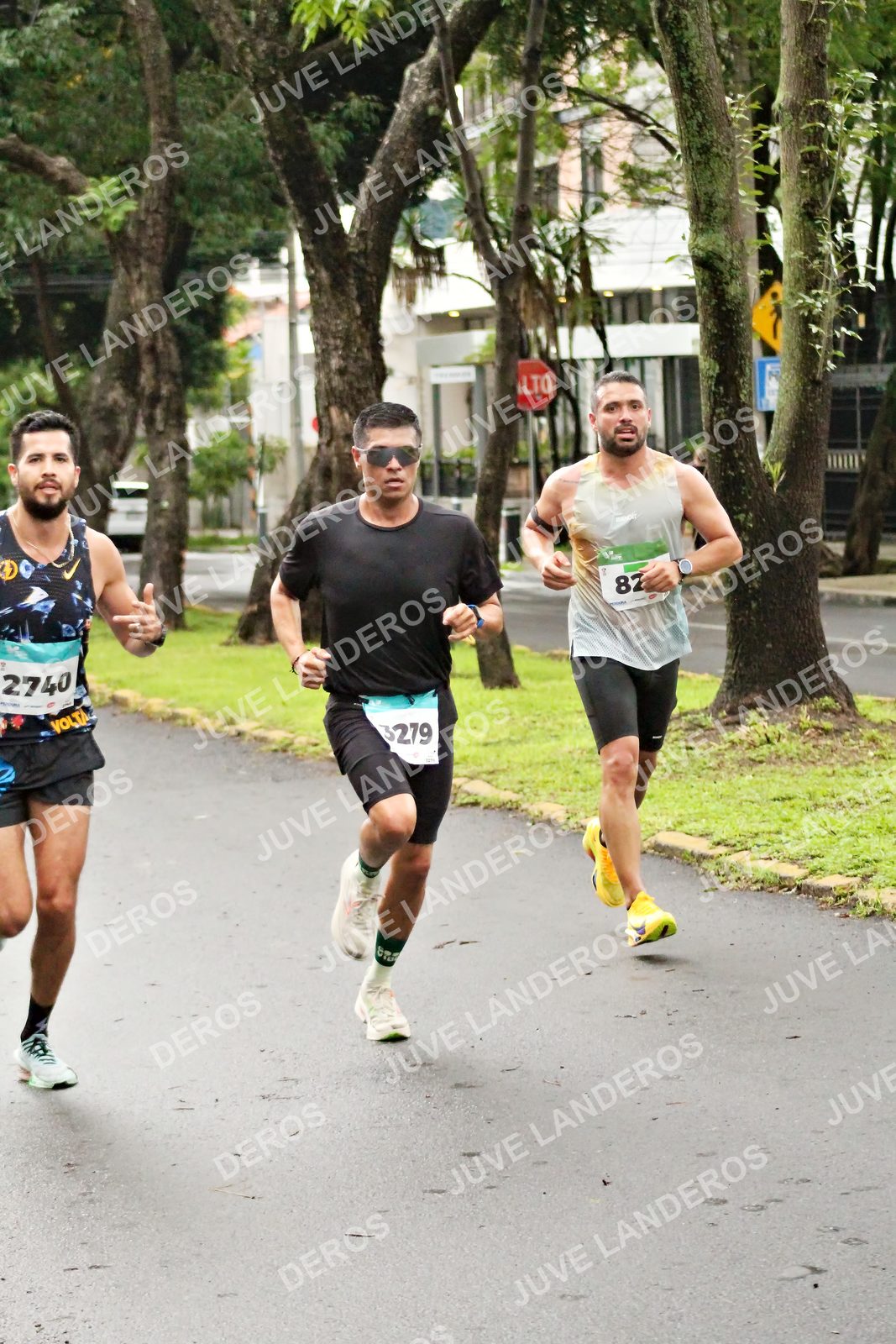 Foto del MEDIO MARATÓN ATLAS en Av. Patria, frente al Parque El Polvorín, Zapopan a las 08:03 · dorsal 82, 2740, 3279