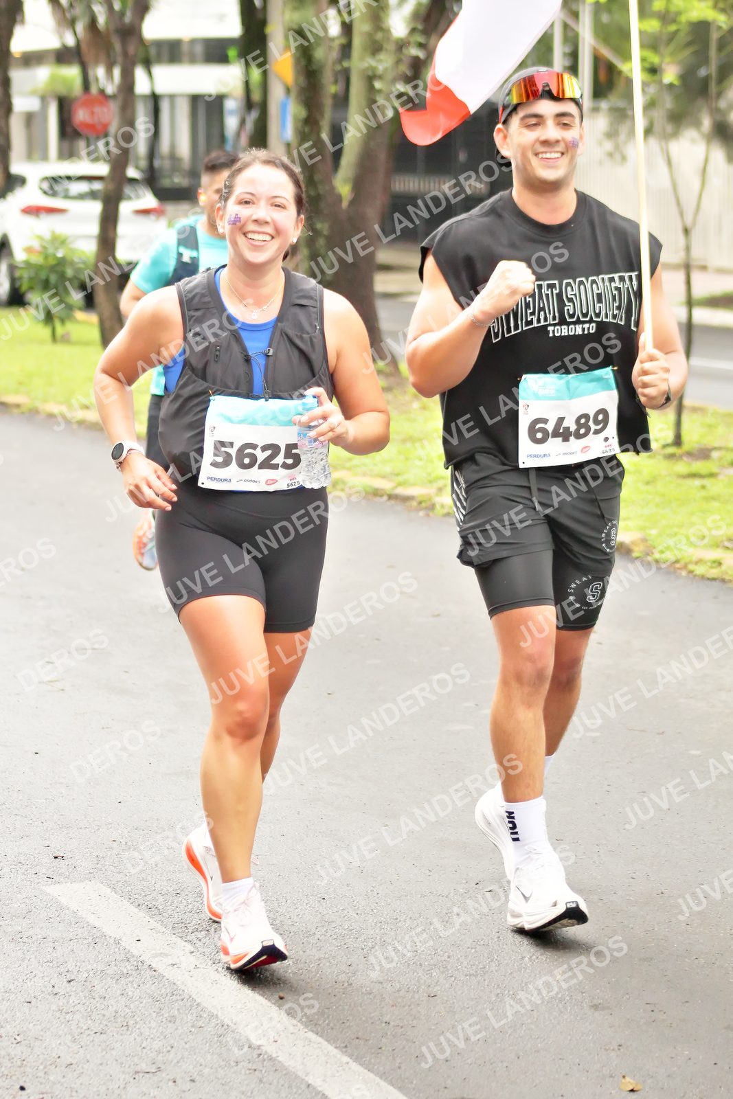 Foto del MEDIO MARATÓN ATLAS en Av. Patria, frente al Parque El Polvorín, Zapopan a las 08:59 · dorsal 5625, 6489
