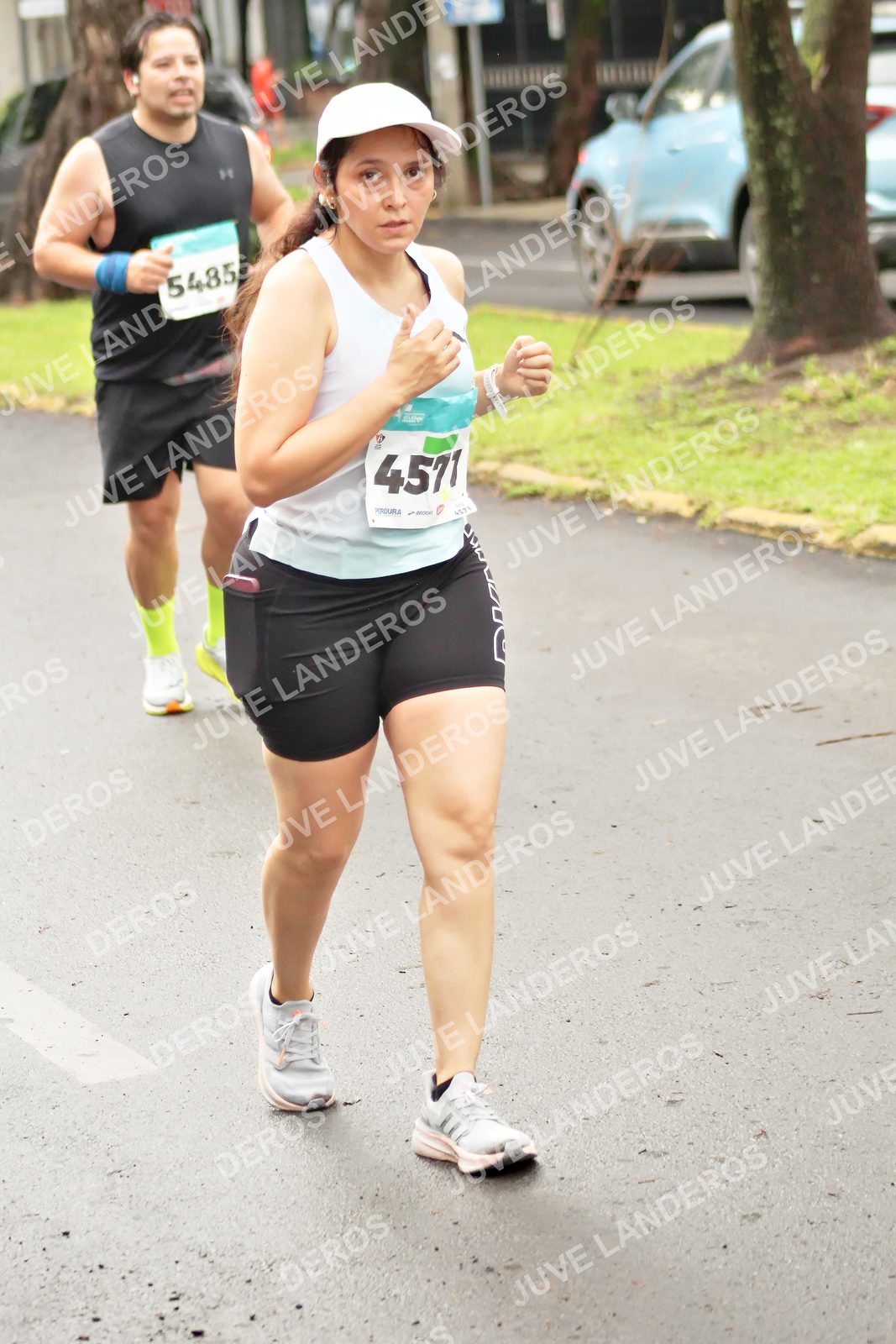 Foto del MEDIO MARATÓN ATLAS en Av. Patria, frente al Parque El Polvorín, Zapopan a las 08:53 · dorsal 5485, 4571