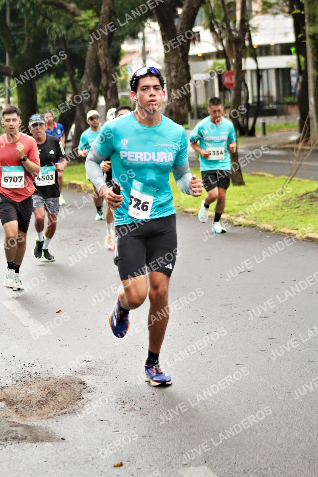 Foto del MEDIO MARATÓN ATLAS en Av. Patria, frente al Parque El Polvorín, Zapopan a las 08:12 · dorsal 6707, 4503