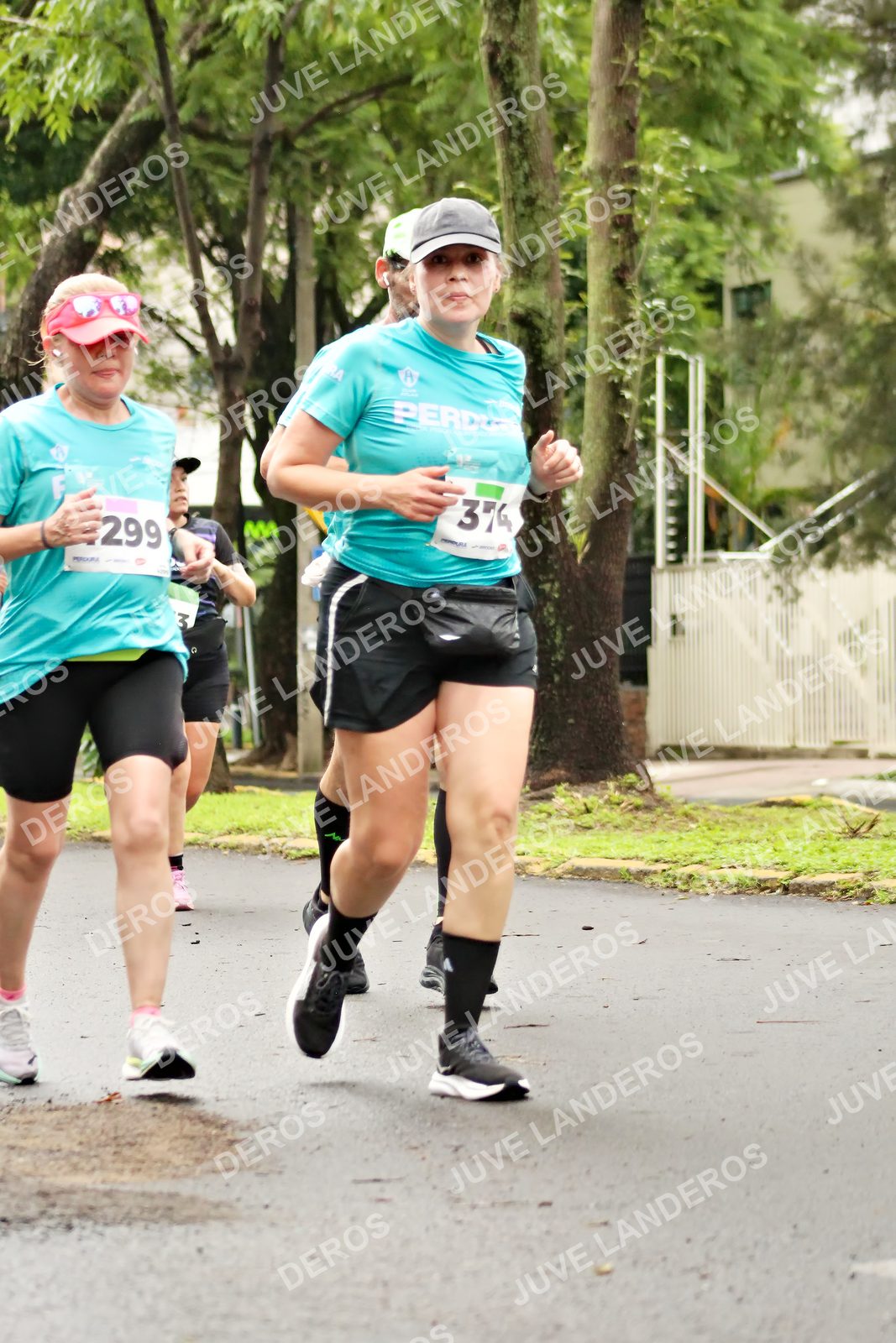 Foto del MEDIO MARATÓN ATLAS en Av. Patria, frente al Parque El Polvorín, Zapopan a las 08:41 · dorsal 299, 374, 3