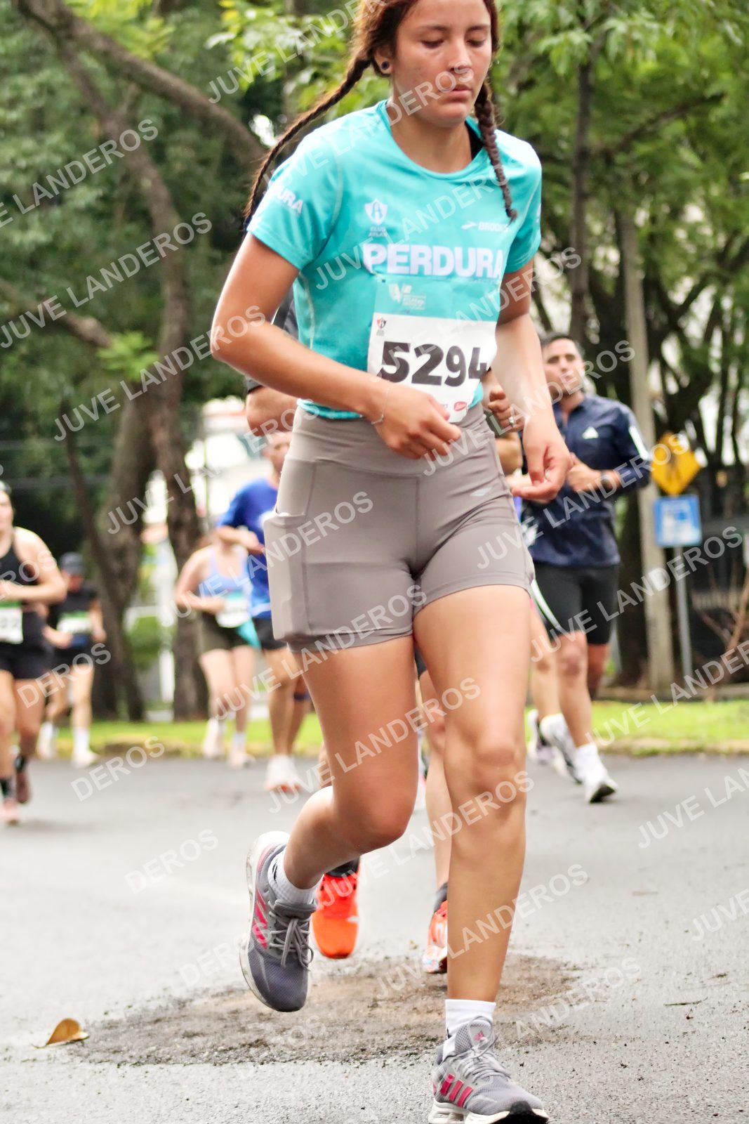 Foto del MEDIO MARATÓN ATLAS en Av. Patria, frente al Parque El Polvorín, Zapopan a las 08:33 · dorsal 5294