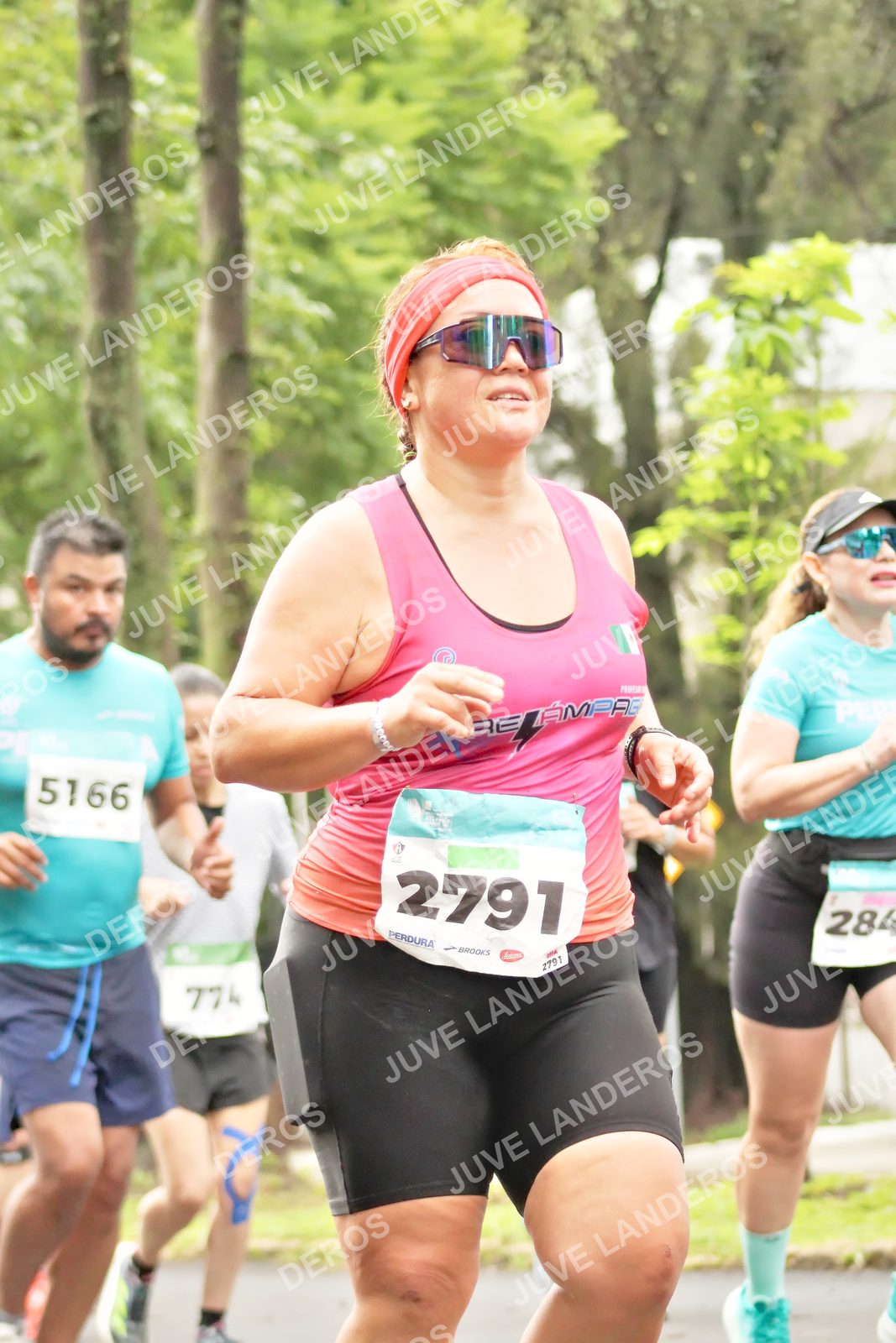 Foto del MEDIO MARATÓN ATLAS en Av. Patria, frente al Parque El Polvorín, Zapopan a las 08:46 · dorsal 2791, 5166, 284, 774
