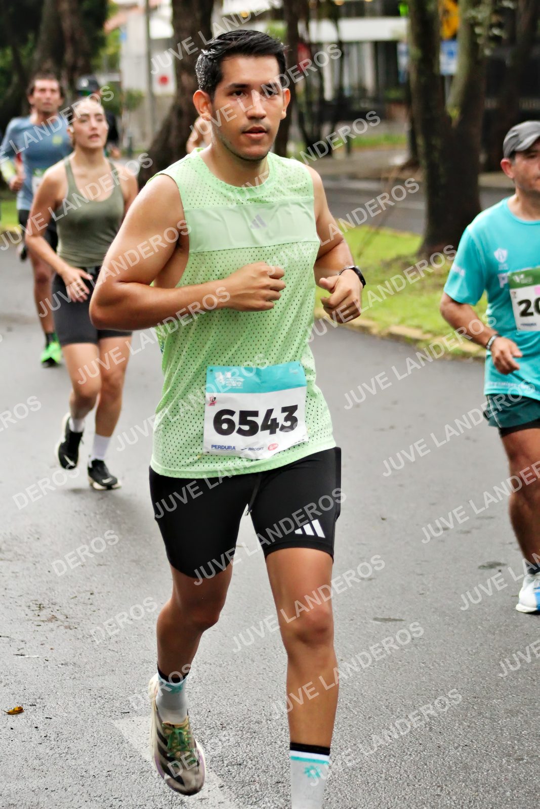 Foto del MEDIO MARATÓN ATLAS en Av. Patria, frente al Parque El Polvorín, Zapopan a las 08:12 · dorsal 6543