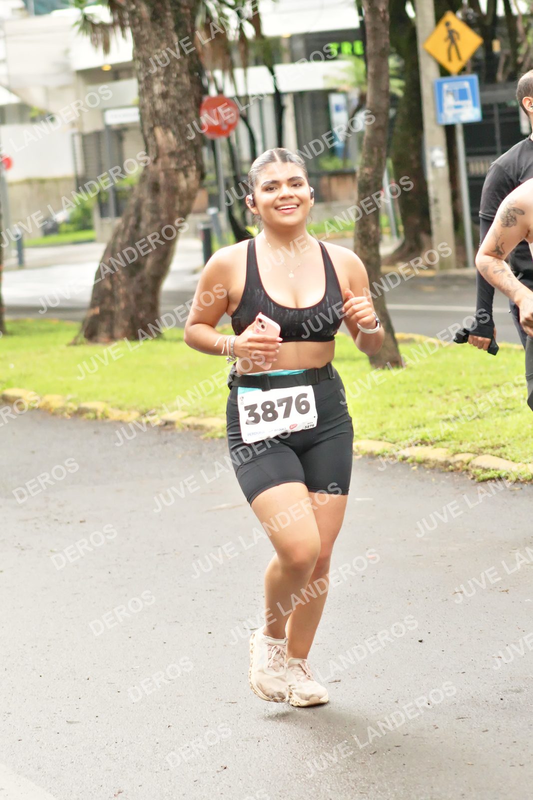 Foto del MEDIO MARATÓN ATLAS en Av. Patria, frente al Parque El Polvorín, Zapopan a las 08:51 · dorsal 3876
