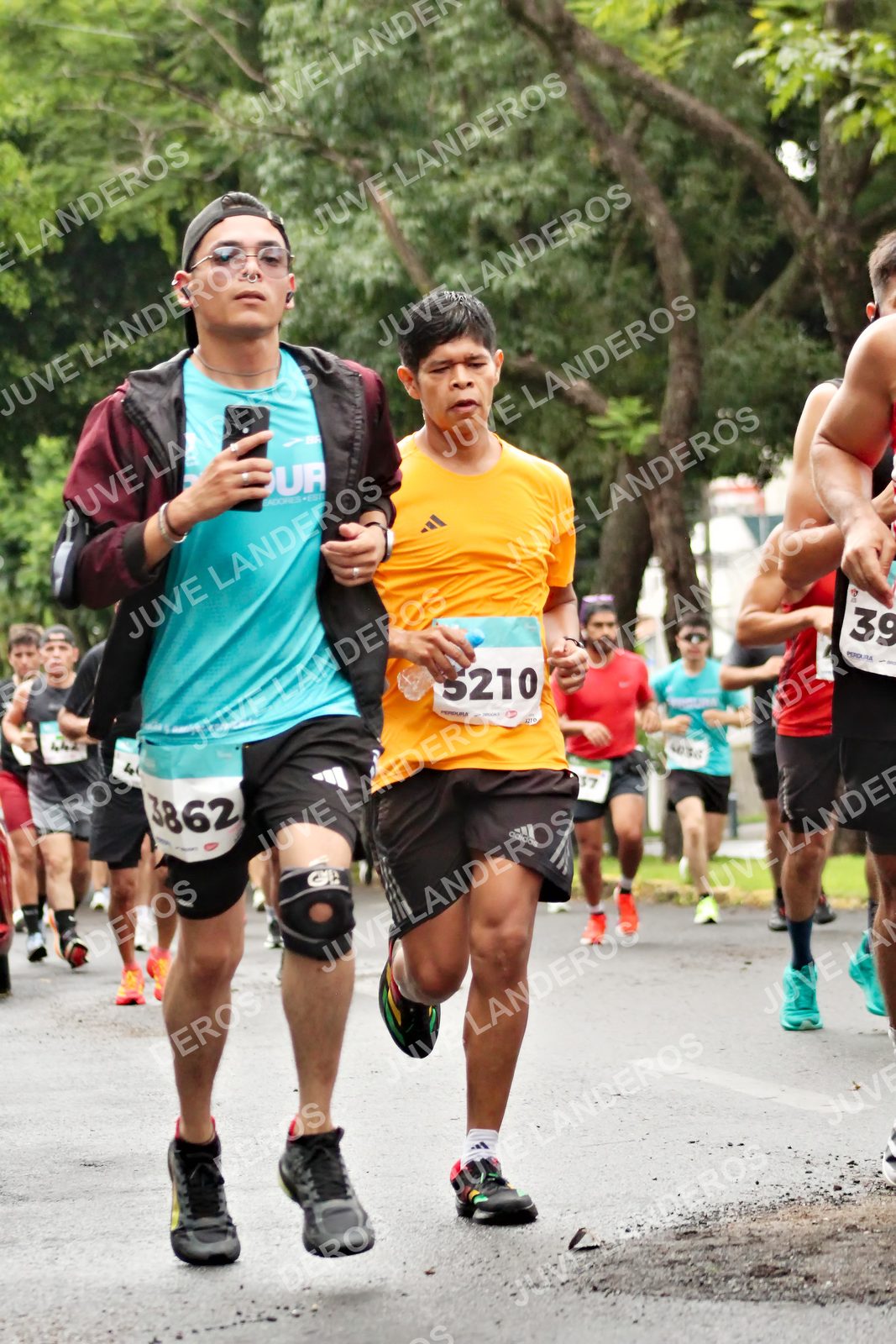 Foto del MEDIO MARATÓN ATLAS en Av. Patria, frente al Parque El Polvorín, Zapopan a las 08:23 · dorsal 39, 3862, 5210