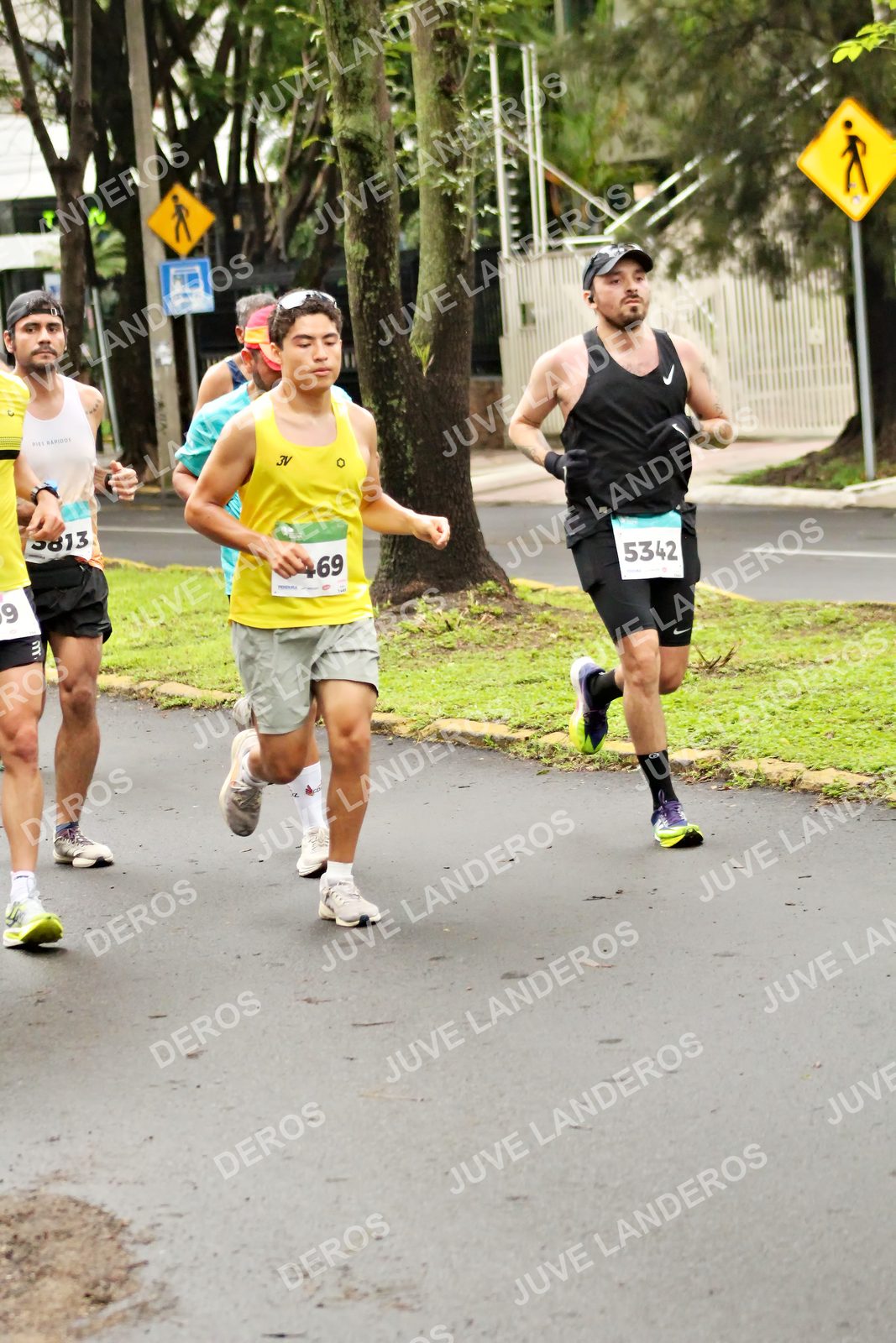 Foto del MEDIO MARATÓN ATLAS en Av. Patria, frente al Parque El Polvorín, Zapopan a las 08:20 · dorsal 5342, 5813, 9