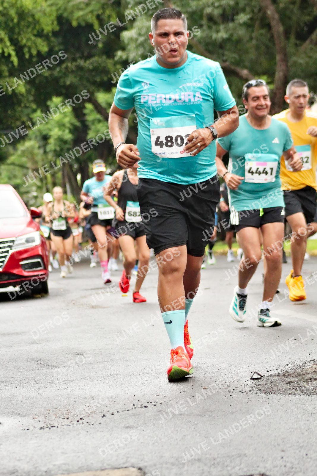 Foto del MEDIO MARATÓN ATLAS en Av. Patria, frente al Parque El Polvorín, Zapopan a las 08:26 · dorsal 480, 4441, 32, 1011