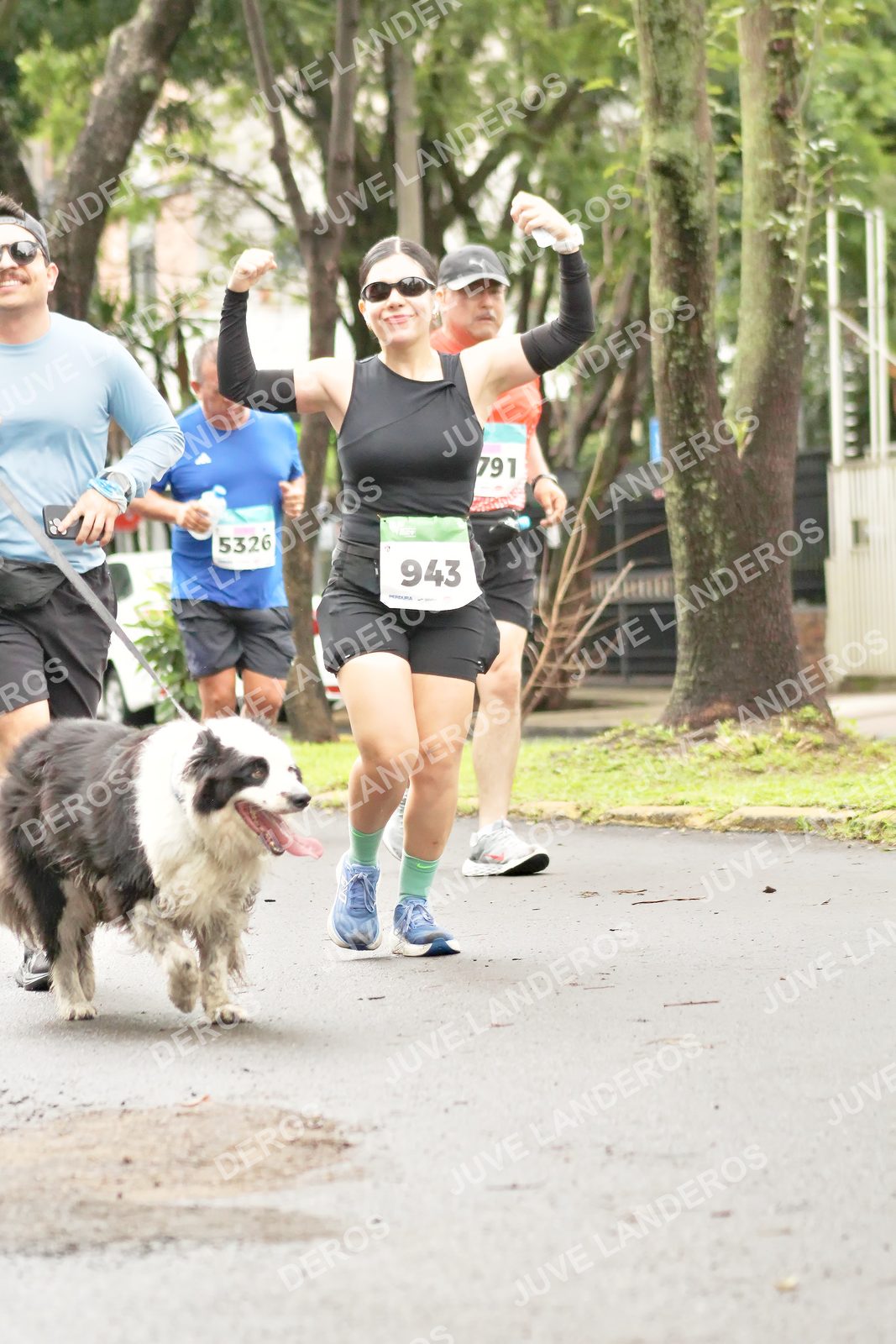 Foto del MEDIO MARATÓN ATLAS en Av. Patria, frente al Parque El Polvorín, Zapopan a las 08:46 · dorsal 943, 5326, 791