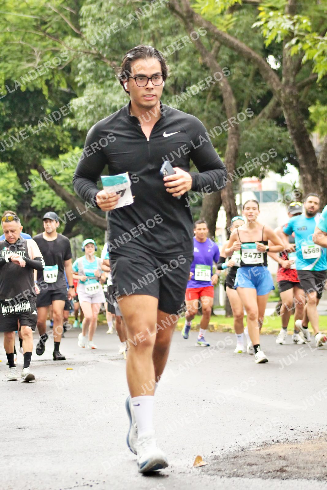 Foto del MEDIO MARATÓN ATLAS en Av. Patria, frente al Parque El Polvorín, Zapopan a las 08:33 · dorsal 5473, 4569, 7, 414