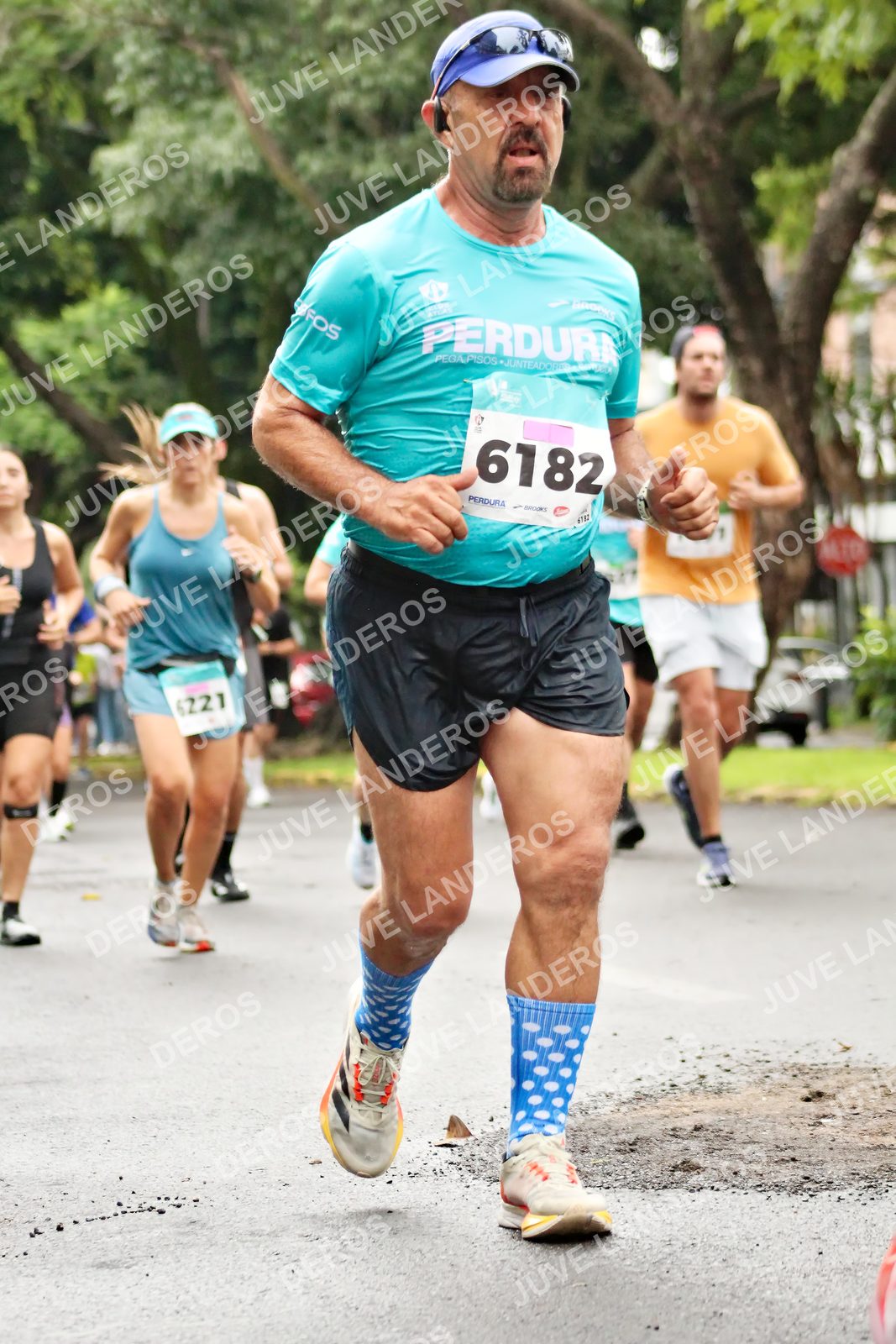 Foto del MEDIO MARATÓN ATLAS en Av. Patria, frente al Parque El Polvorín, Zapopan a las 08:31 · dorsal 6182, 6221
