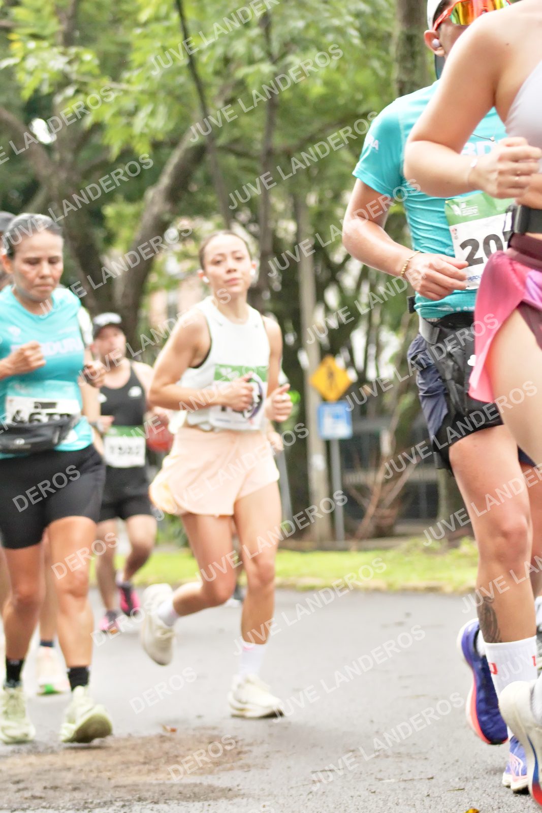 Foto del MEDIO MARATÓN ATLAS en Av. Patria, frente al Parque El Polvorín, Zapopan a las 08:37 · dorsal 20