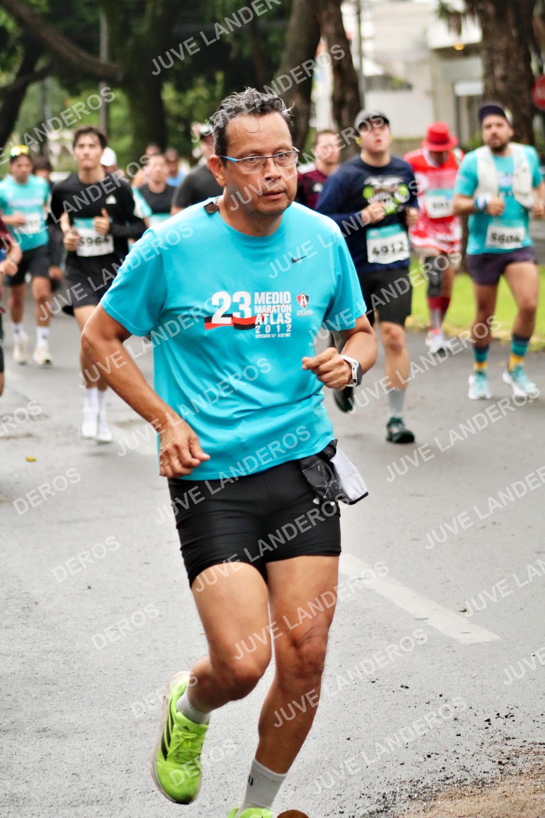Foto del MEDIO MARATÓN ATLAS en Av. Patria, frente al Parque El Polvorín, Zapopan a las 08:21 · dorsal 23, 2, 4912, 1