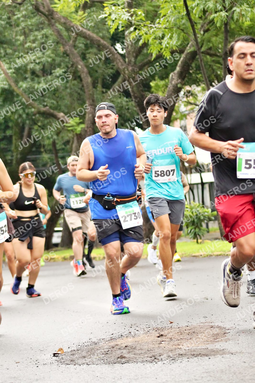 Foto del MEDIO MARATÓN ATLAS en Av. Patria, frente al Parque El Polvorín, Zapopan a las 08:31 · dorsal 5807, 2730, 5, 1120