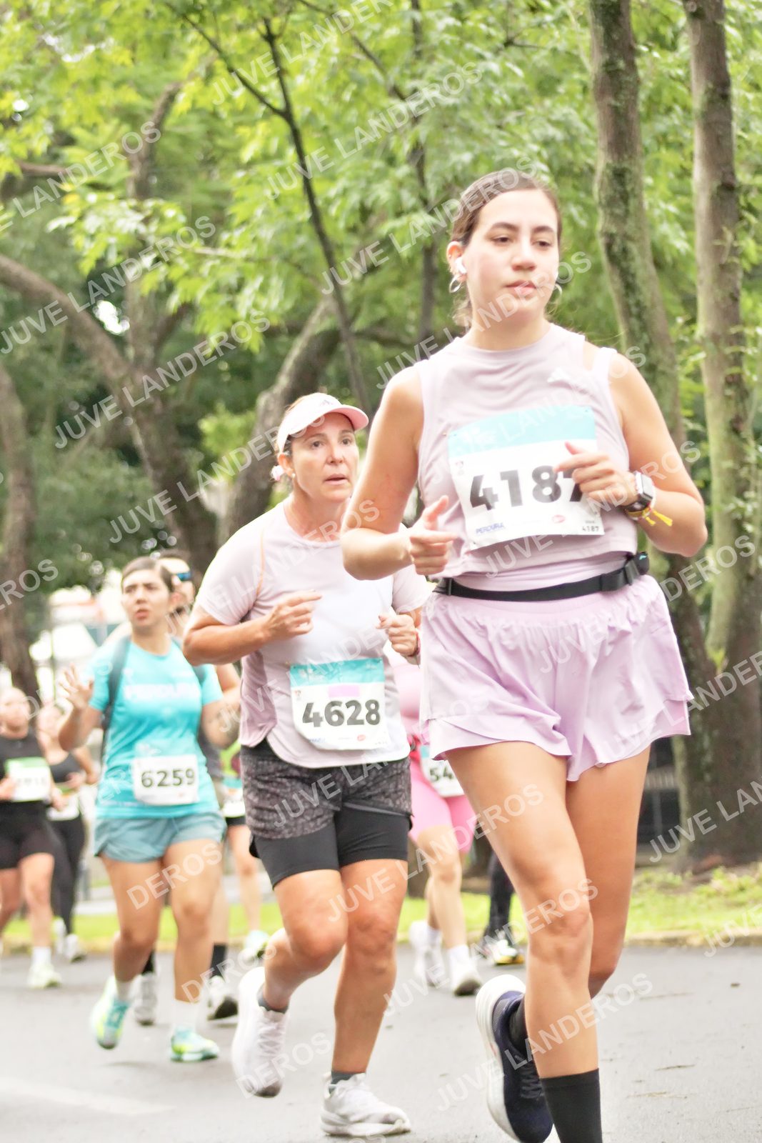Foto del MEDIO MARATÓN ATLAS en Av. Patria, frente al Parque El Polvorín, Zapopan a las 08:42 · dorsal 4628, 6259, 4187, 54