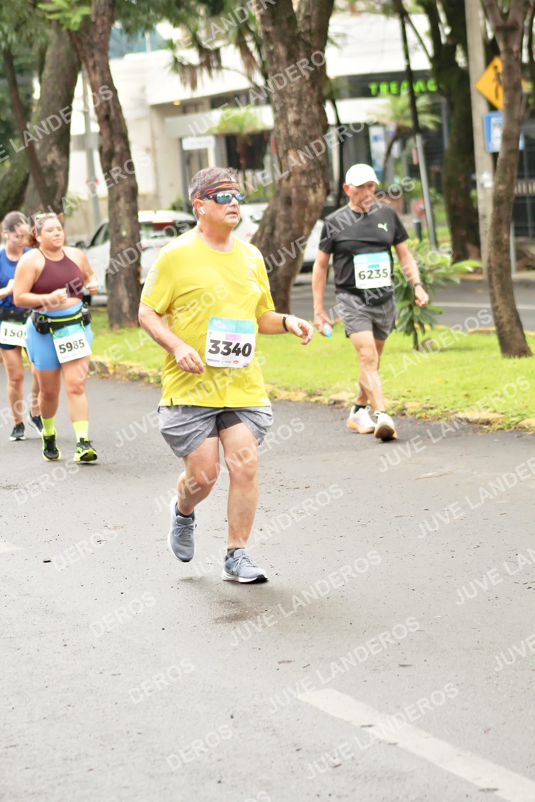 Foto del MEDIO MARATÓN ATLAS en Av. Patria, frente al Parque El Polvorín, Zapopan a las 08:56 · dorsal 3340, 6235, 5985, 150