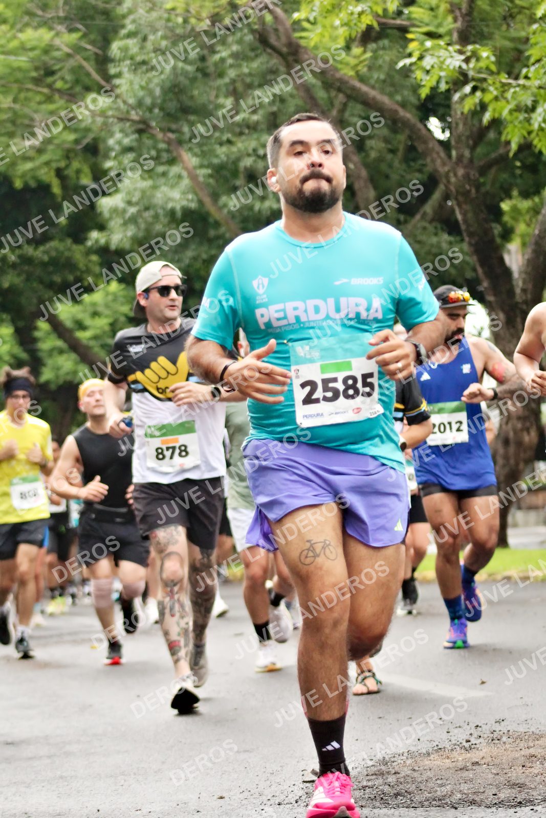 Foto del MEDIO MARATÓN ATLAS en Av. Patria, frente al Parque El Polvorín, Zapopan a las 08:24 · dorsal 2585, 878, 2012