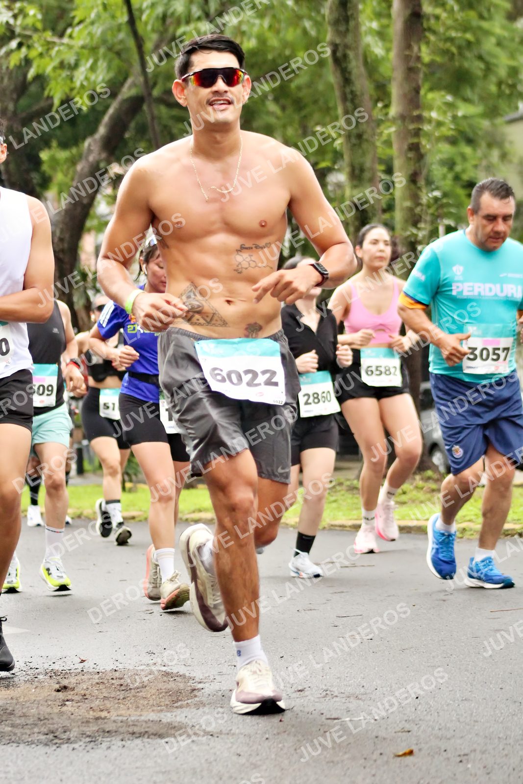 Foto del MEDIO MARATÓN ATLAS en Av. Patria, frente al Parque El Polvorín, Zapopan a las 08:32 · dorsal 3057, 2860, 6022, 6582