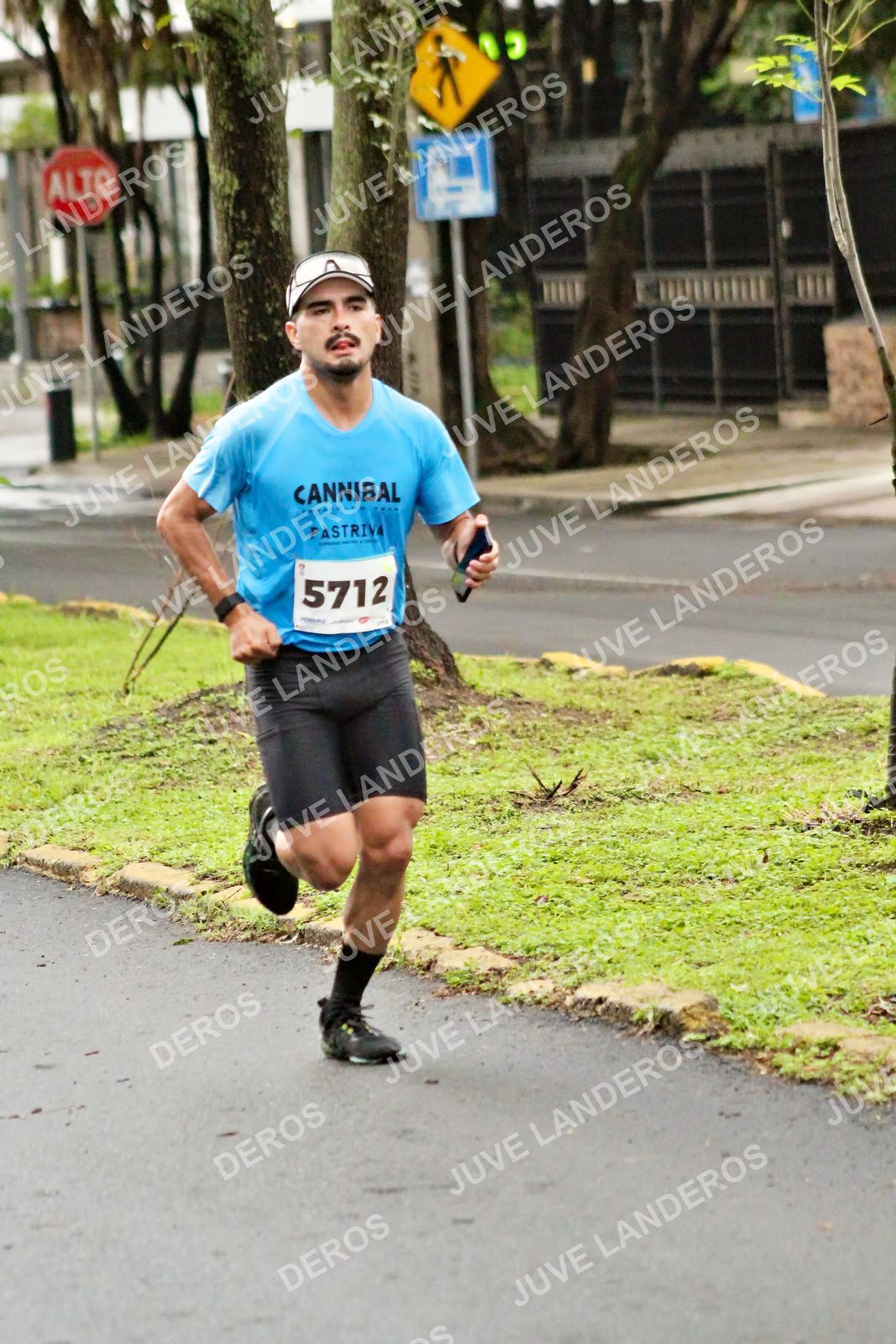 Foto del MEDIO MARATÓN ATLAS en Av. Patria, frente al Parque El Polvorín, Zapopan a las 07:57 · dorsal 5712